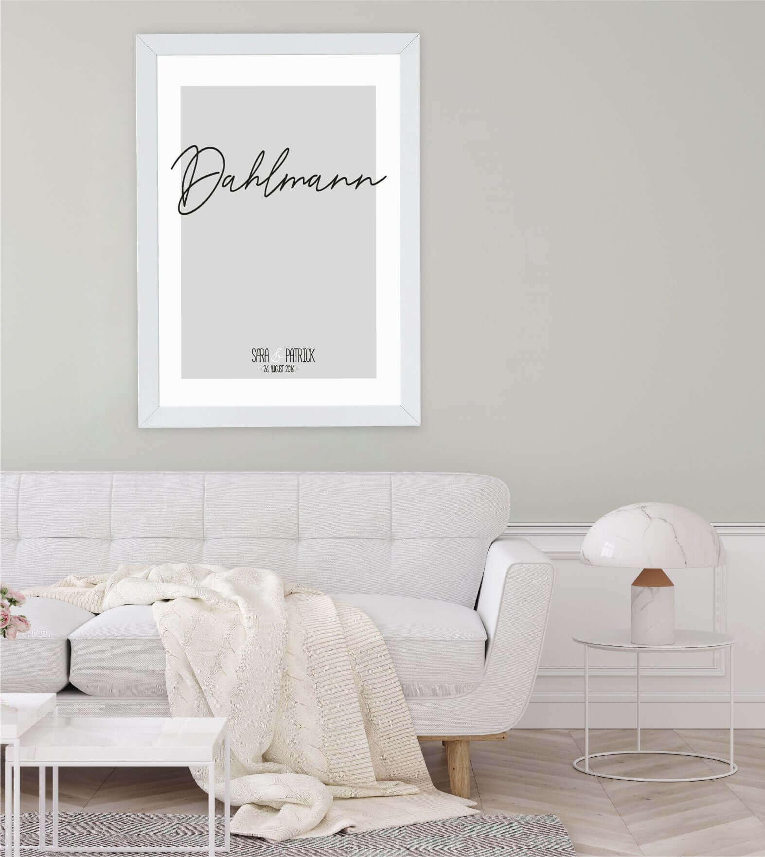 Anwendungsbild_Personalisiertes Poster "Nachname", Bildfarbe: Weiß, Beige, Rosa, Grau, Bildgröße: 13x18cm, DIN A4, DIN A3, Bilderrahmen: Ohne Bilderrahmen, Bilderrahmen weiß, Bilderrahmen schwarz, Bilderrahmen weiß mit Passepartout, Bilderrahmen schwarz m