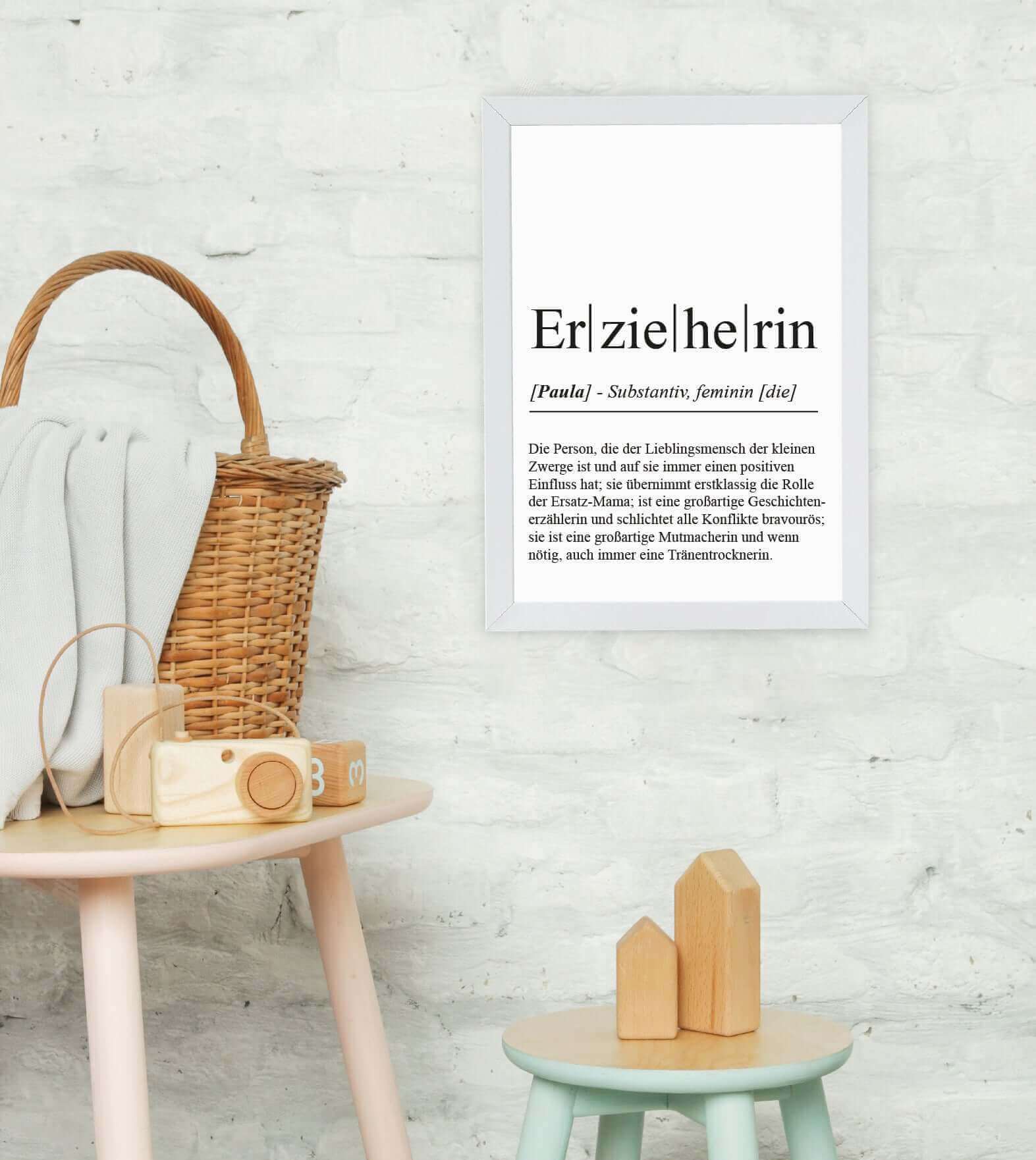 Anwendungsbild_Personalisiertes Bild “Definition" - ERZIEHERIN, Bildgröße: 13x18cm, DIN A4, DIN A3, Bilderrahmen: Ohne Bilderrahmen, Bilderrahmen weiß, Bilderrahmen schwarz, Bilderrahmen weiß mit Passepartout, Bilderrahmen schwarz mit Passepartout, Copyri