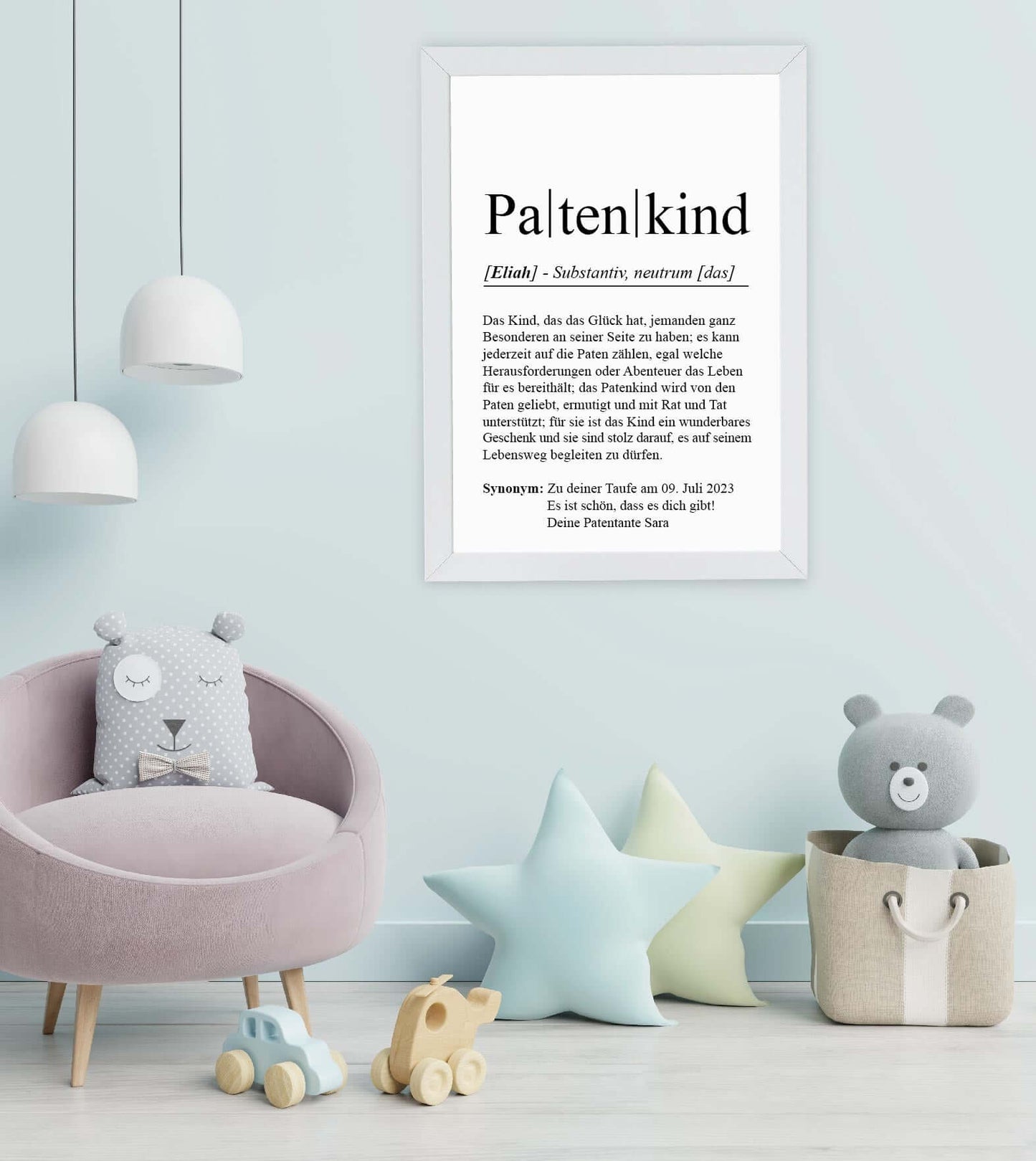 Anwendungsbild_Personalisiertes Bild “Definition PATENKIND”, Bildfarbe: Weiß, Bildgröße: 13x18cm, DIN A4, DIN A3, Bilderrahmen: Ohne Bilderrahmen, Bilderrahmen weiß ohne Passepartout, Bilderrahmen schwarz ohne Passepartout, Bilderrahmen weiß mit Passepart