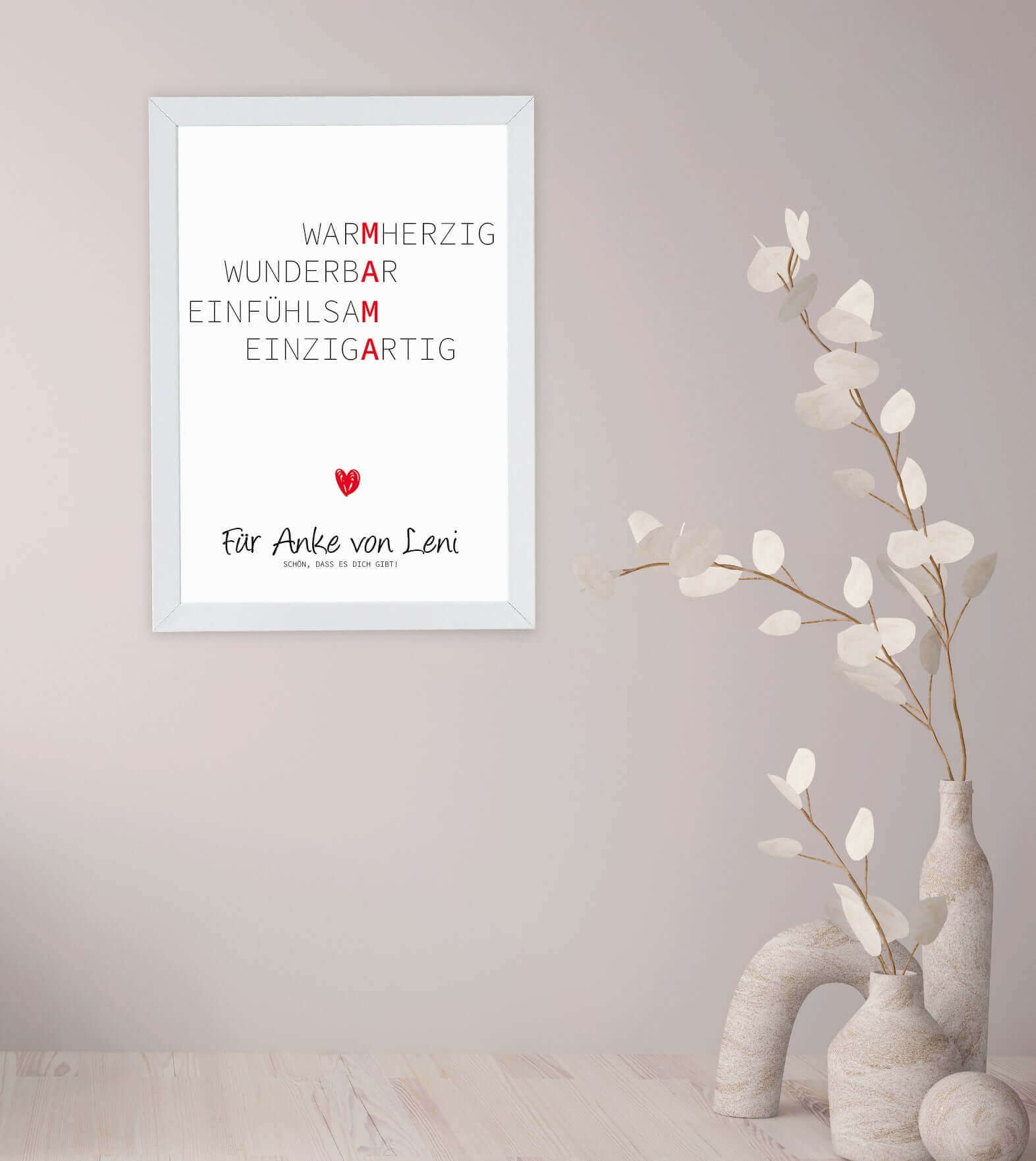 Anwendungsbild_Personalisiertes Bild Wörterposter" - MAMA, Bildfarbe: Weiß, Bildgröße: 13x18cm, DIN A4, DIN A3, Bilderrahmen: Ohne Bilderrahmen, Bilderrahmen weiß ohne Passepartout, Bilderrahmen schwarz ohne Passepartout, Bilderrahmen weiß mit Passepartou