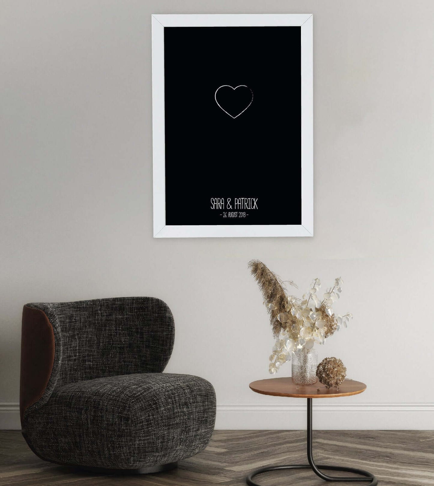 Anwendungsbild_Personalisiertes Bild „Herz mit Name und Datum”, Bildfarbe: Schwarz, Bildgröße: 13x18cm, DIN A4, DIN A3, Bilderrahmen: Ohne Bilderrahmen, Bilderrahmen weiß ohne Passepartout, Bilderrahmen schwarz ohne Passepartout, Bilderrahmen weiß mit Passepartout, Bilderrahmen schwarz mit Passepartout, Copyright: 321geschenke.de