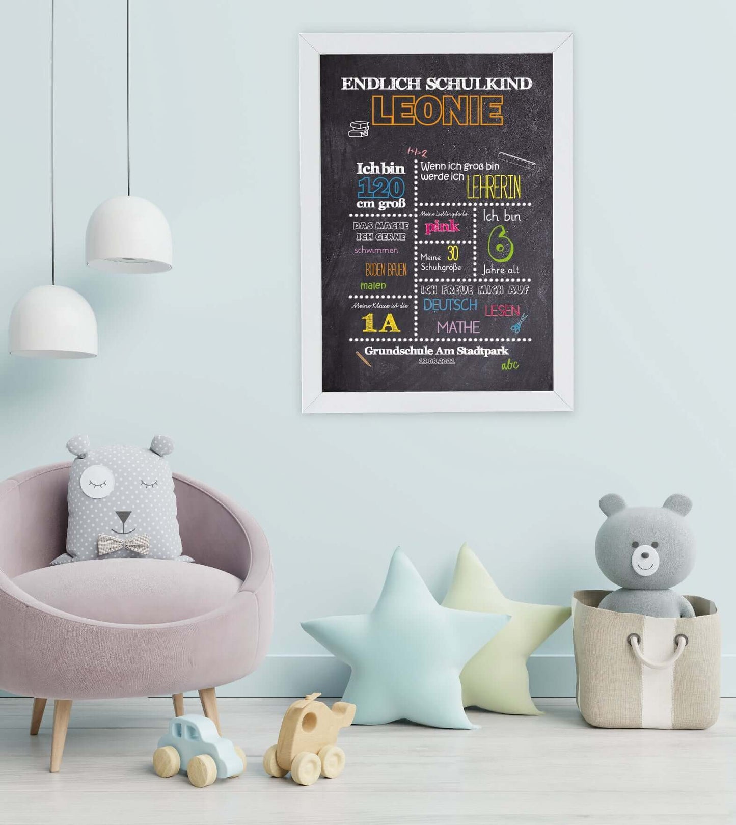 Anwendungsbild_Personalisiertes Bild „Einschulung” Meilensteinposter, Bildgröße: 13x18cm, DIN A4, DIN A3, Bilderrahmen: Ohne Bilderrahmen, Bilderrahmen weiß ohne Passepartout, Bilderrahmen schwarz ohne Passepartout, Bilderrahmen weiß mit Passepartout, Bilderrahmen schwarz mit Passepartout, ,Copyright: 321geschenke.de