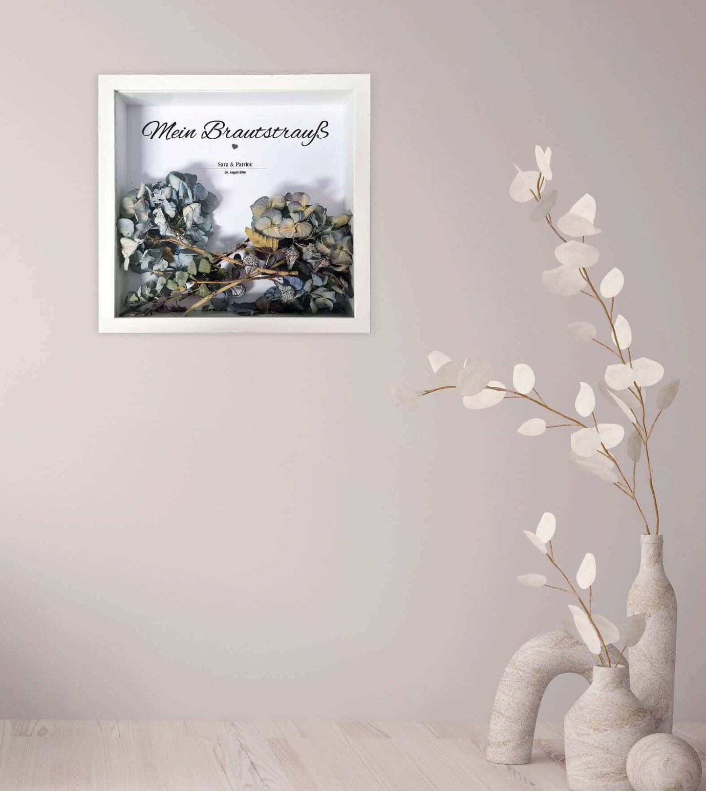 Anwendungsbild_Personalisiertes Bild „Mein Brautstrauß”, Bildgröße: 25x25cm, Bilderrahmen: Ohne Bilderrahmen, Bilderrahmen weiß ohne Passepartout, Bilderrahmen schwarz ohne Passepartout, Copyright: 321geschenke.de