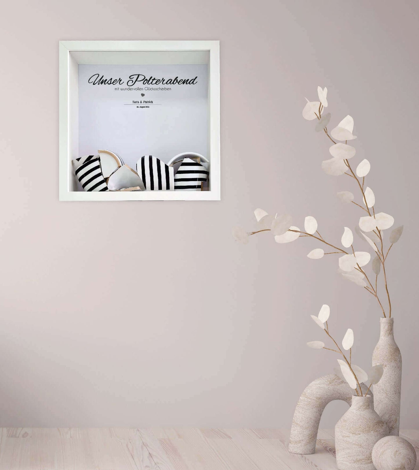 Anwendungsbild_Personalisiertes Bild „Unser Polterabend”, Bildgröße: 25x25cm, Bilderrahmen: Ohne Bilderrahmen, Bilderrahmen weiß ohne Passepartout, Bilderrahmen schwarz ohne Passepartout, Copyright: 321geschenke.de
