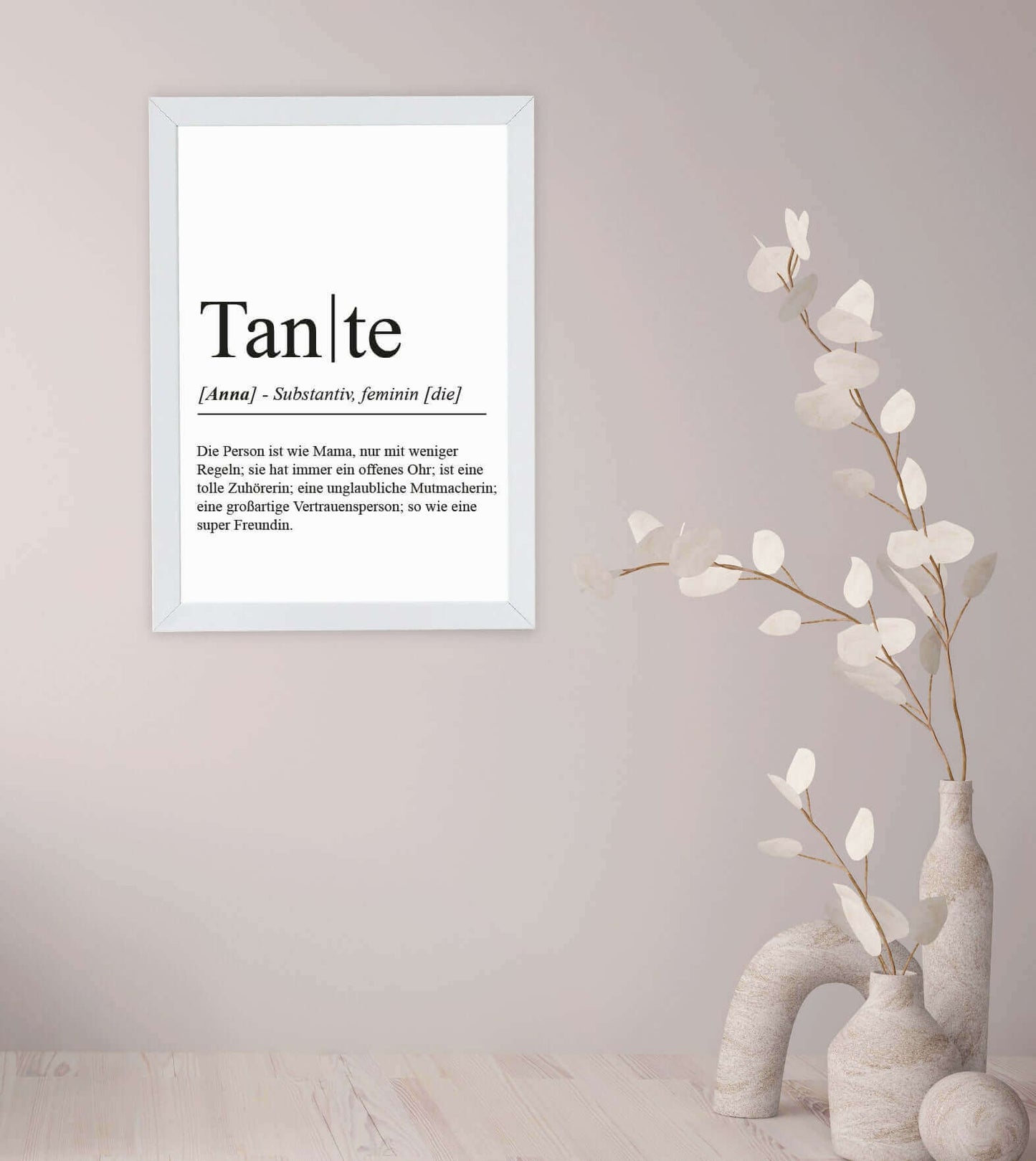 Anwendungsbild_Personalisiertes Bild “Definition TANTE”, Bildfarbe: Weiß, Bildgröße: 13x18cm, DIN A4, DIN A3, Bilderrahmen: Ohne Bilderrahmen, Bilderrahmen weiß ohne Passepartout, Bilderrahmen schwarz ohne Passepartout, Bilderrahmen weiß mit Passepartout, Bilderrahmen schwarz mit Passepartout, Copyright:321geschenke.de