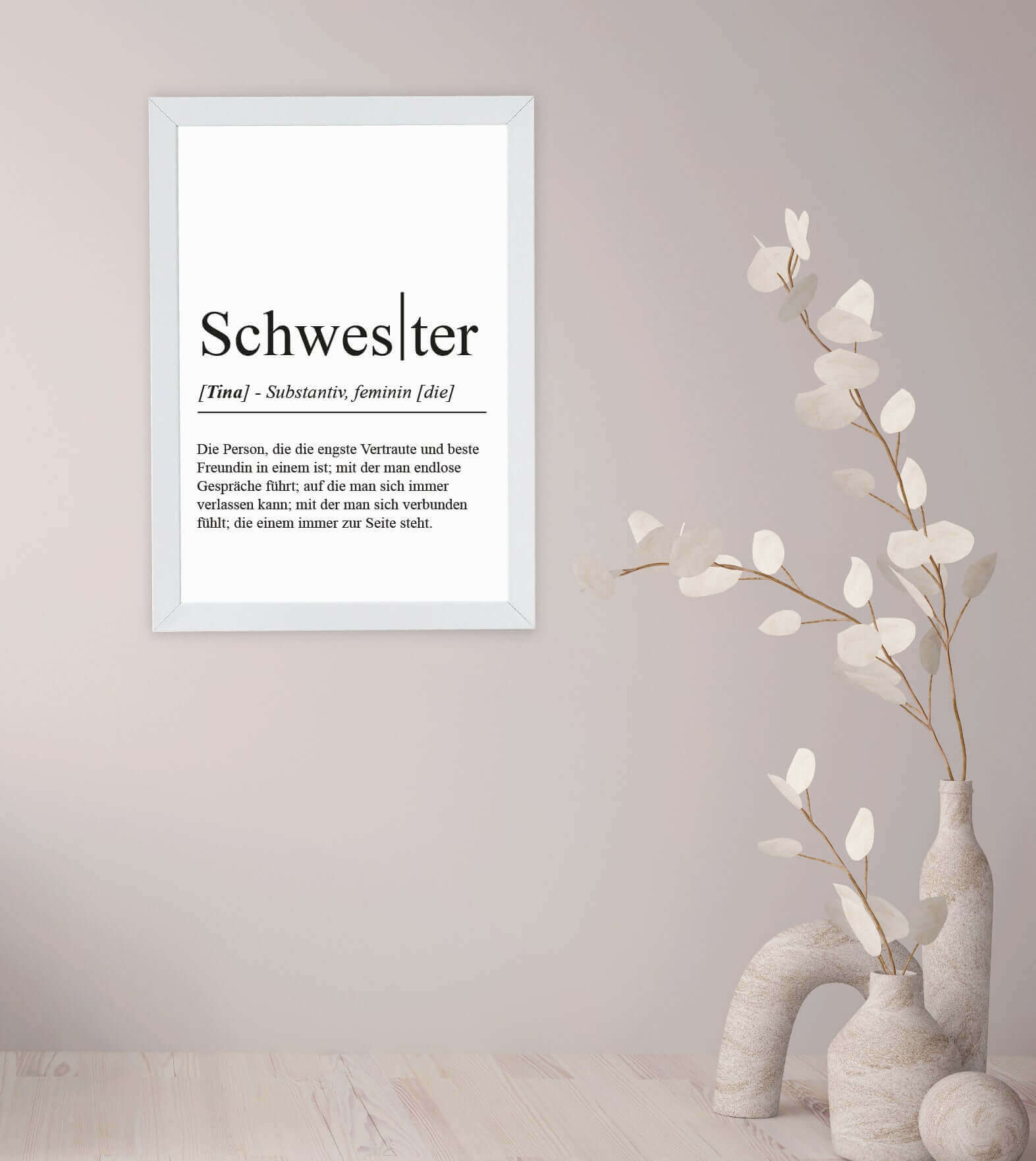 Anwendungsbild_Personalisiertes Bild “Definition SCHWESTER”, Bildfarbe: Weiß, Bildgröße: 13x18cm, DIN A4, DIN A3, Bilderrahmen: Ohne Bilderrahmen, Bilderrahmen weiß ohne Passepartout, Bilderrahmen schwarz ohne Passepartout, Bilderrahmen weiß mit Passepartout, Bilderrahmen schwarz mit Passepartout, Copyright:321geschenke.de