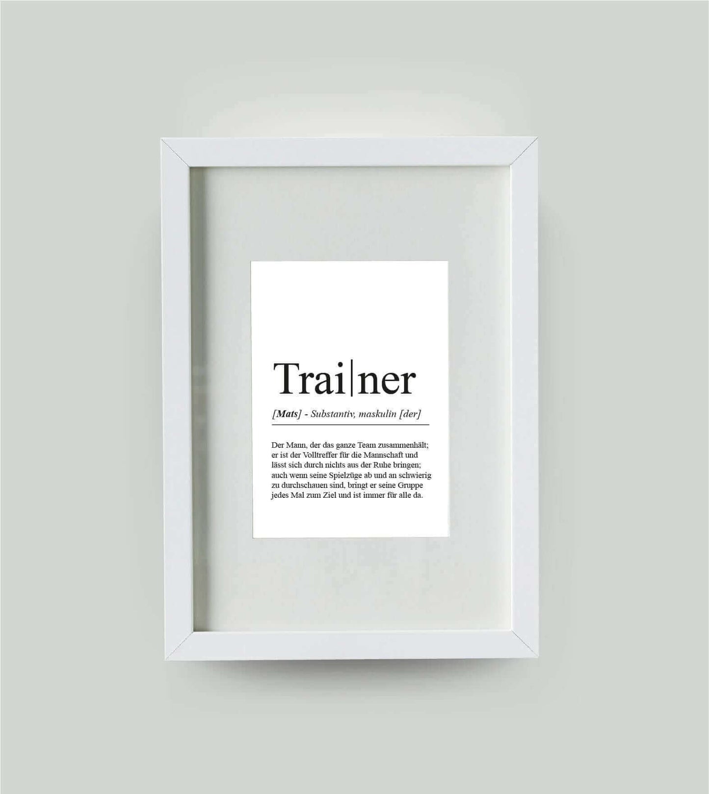 Personalisiertes Bild “Definition TRAINER”, Bildgröße: DIN A4, Bilderrahmen: Bilderrahmen weiß mit Passepartout, Copyright: 321geschenke.de