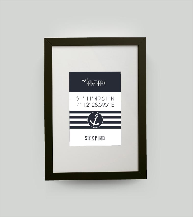 Personalisiertes Koordinaten Bild “HEIMATHAFEN” mit Anker gestreift, Bildfarbe: Maritime/Blau, Bildgröße: DIN A4, Bilderrahmen: Bilderrahmen schwarz mit Passepartout, Copyright:321geschenke.de