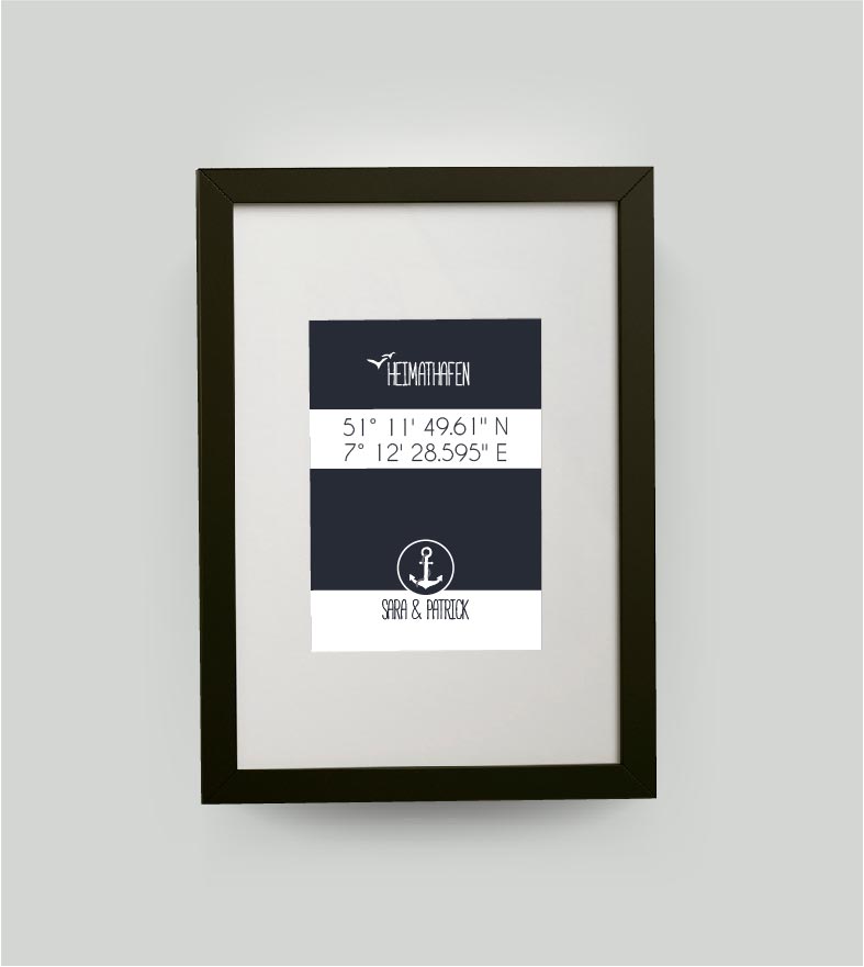 Personalisiertes Koordinaten Bild “HEIMATHAFEN” mit Anker, Bildfarbe: Maritime/Blau, Bildgröße: DIN A4, Bilderrahmen: Bilderrahmen schwarz mit Passepartout, Copyright:321geschenke.de