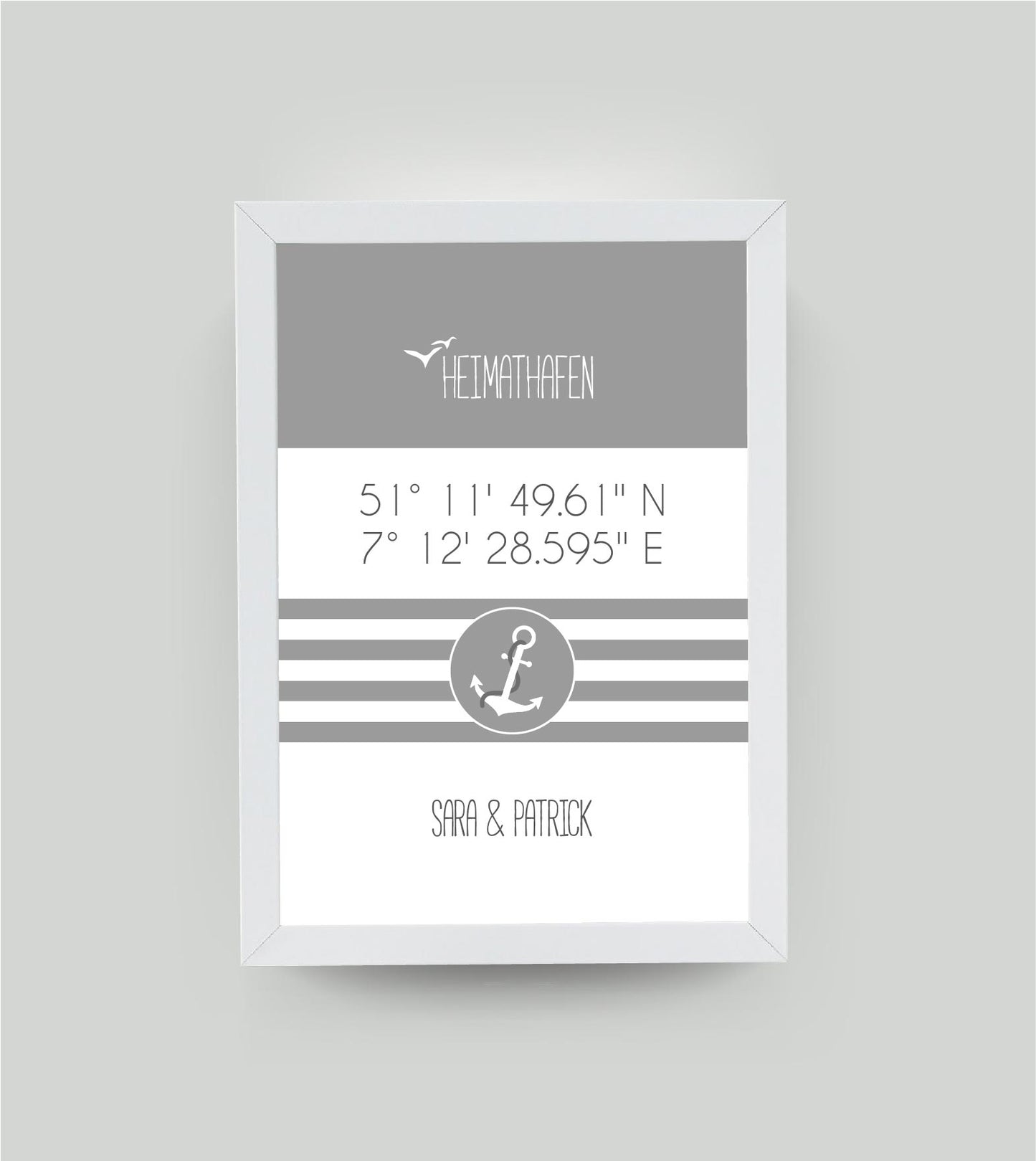 Personalisiertes Koordinaten Bild “HEIMATHAFEN” mit Anker gestreift, Bildfarbe: Grau, Bildgröße: 13x18cm, Bilderrahmen: Ohne Bilderrahmen, Copyright:321geschenke.de