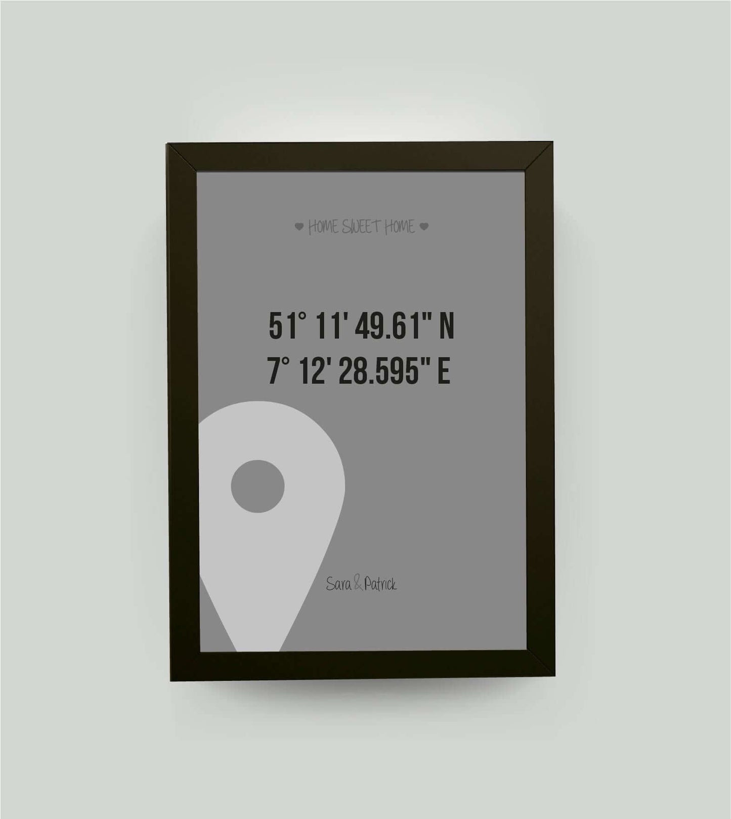 Personalisiertes Bild "HOME SWEET HOME GPS" in grau, DIN A4, mit Rahmen schwarz 21x30cm, ohne Passepartout, Anwendungsbeispiel, Copyright: 321geschenke.de