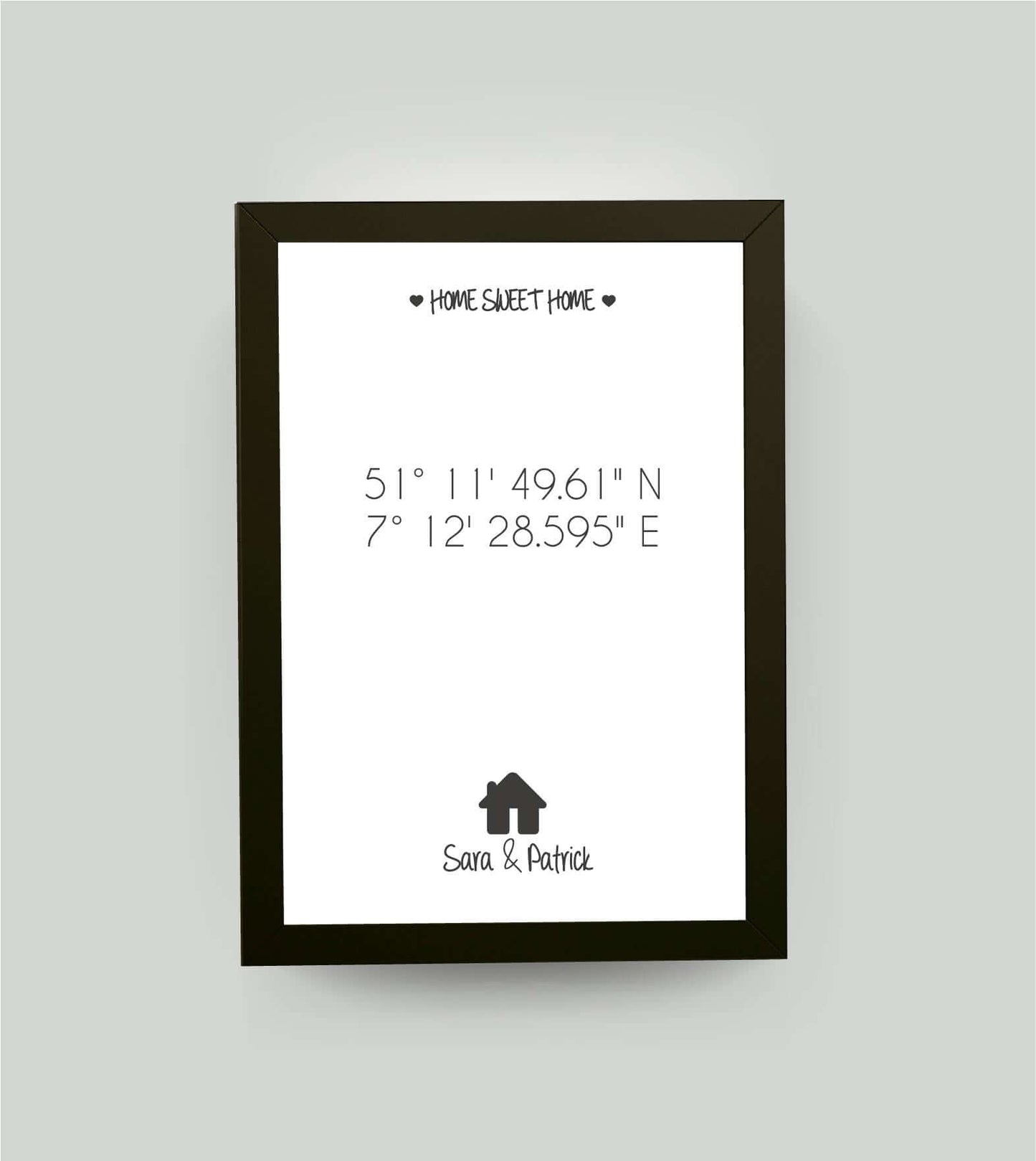 Personalisiertes Bild "HOME SWEET HOME HAUS" in weiß, DIN A4, mit Rahmen schwarz 21x30cm, ohne Passepartout, Copyright: 321geschenke.de