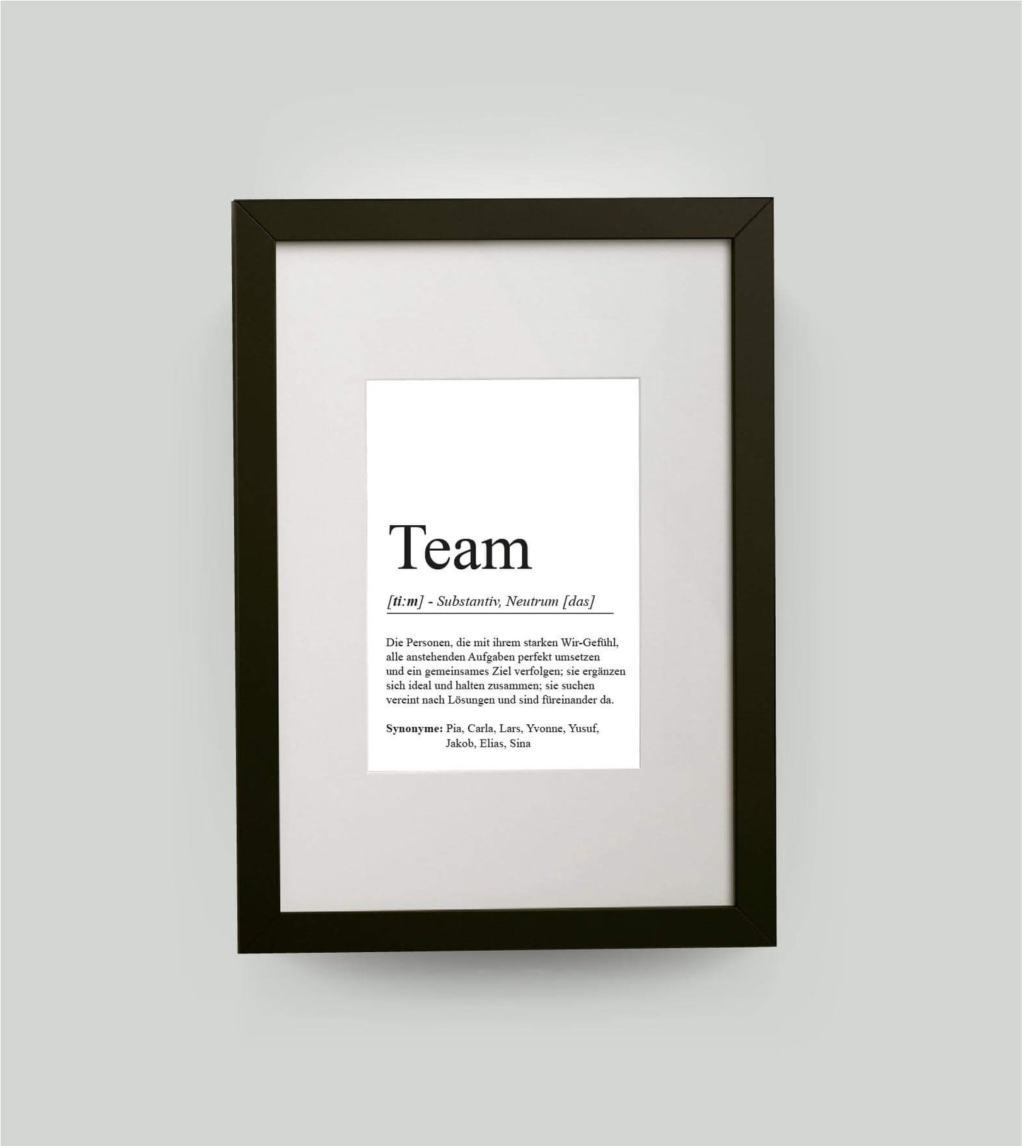 Personalisiertes Bild “Definition TEAM”, Bildgröße: DIN A4, Bilderrahmen: Bilderrahmen schwarz mit Passepartout, Copyright: 321geschenke.de