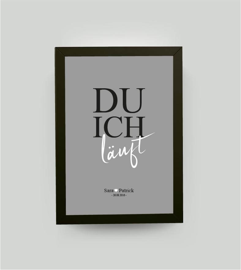 Personalisiertes Bild “DU ICH läuft”, Bildfarbe: Grau, Bildgröße: 13x18cm, Bilderrahmen: Bilderrahmen schwarz ohne Passepartout, Copyright: 321geschenke.de