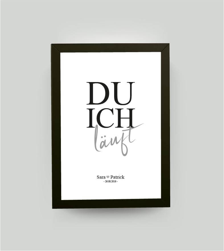 Personalisiertes Bild “DU ICH läuft”, Bildfarbe: Weiß, Bildgröße: 13x18cm, Bilderrahmen: Bilderrahmen schwarz ohne Passepartout, Copyright: 321geschenke.de