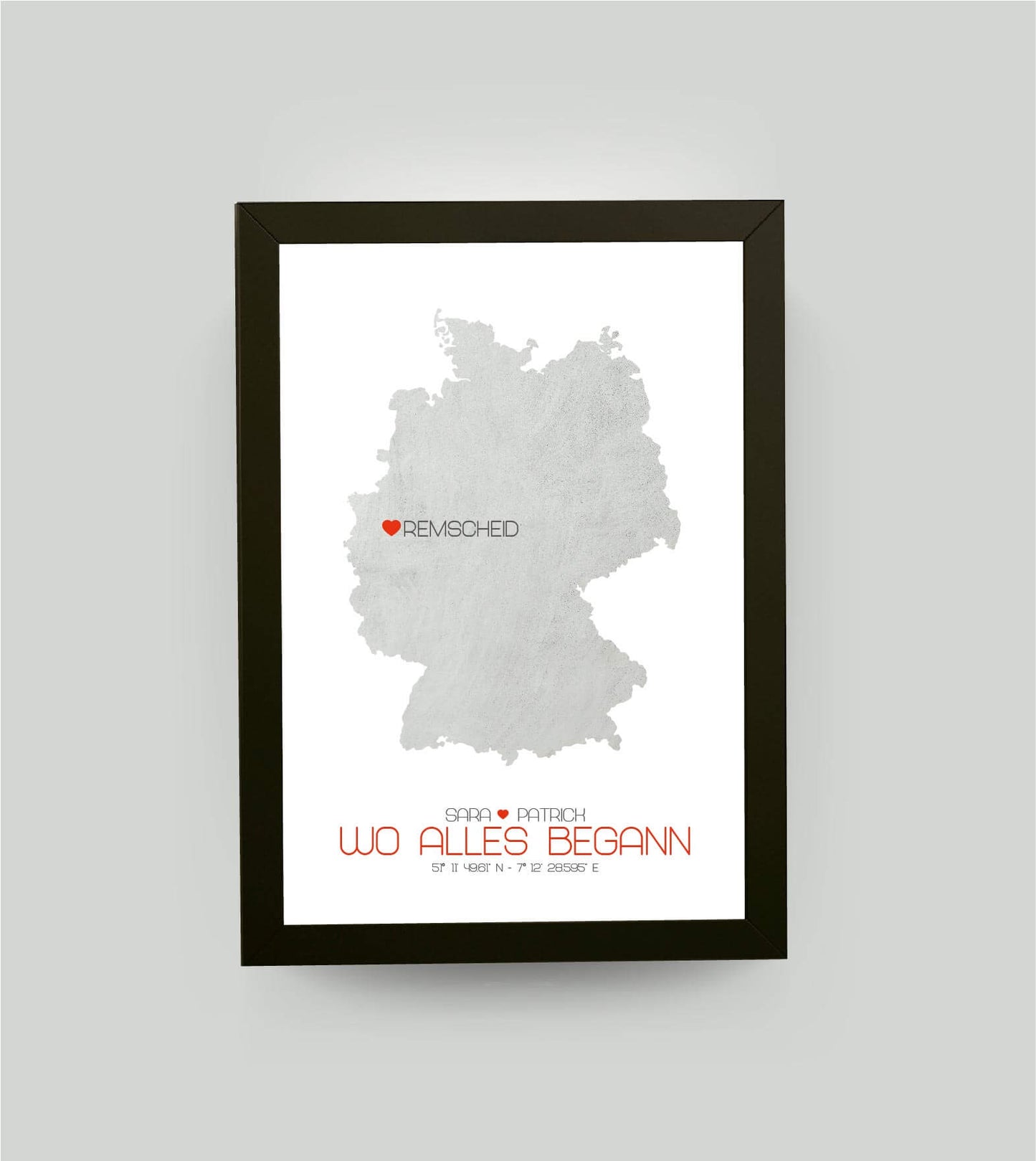 Personalisiertes Koordinaten Bild “Landkarte – Wo alles begann”, Bildfarbe: Grau, Bildgröße: 13x18cm, Bilderrahmen: Bilderrahmen schwarz ohne Passepartout, Copyright: 321geschenke.de