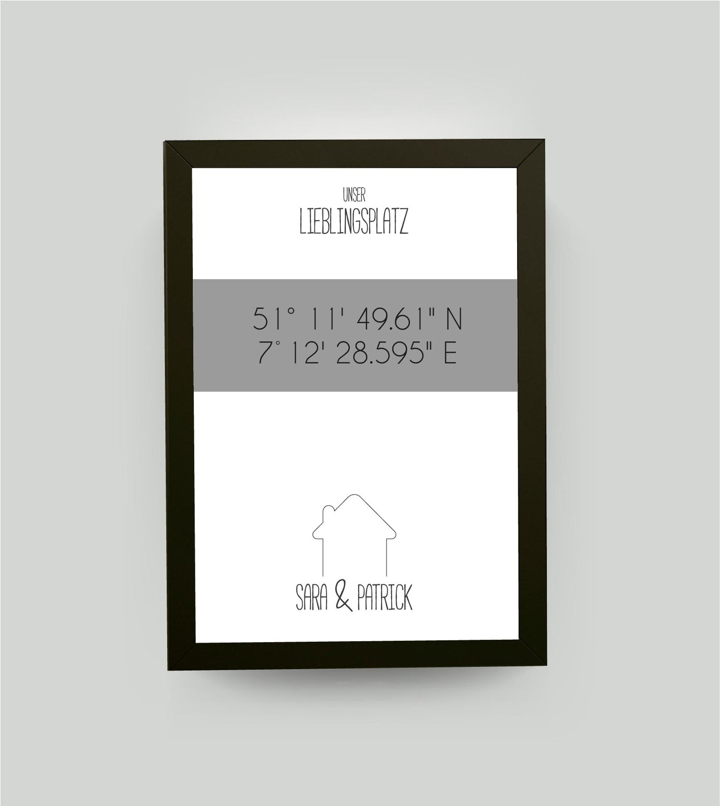 Personalisiertes Koordinaten Bild “Lieblingsort Haus”, Bildfarbe: Grau, Bildgröße: 13x18cm, Bilderrahmen: Bilderrahmen schwarz ohne Passepartout, Copyright: 321geschenke.de