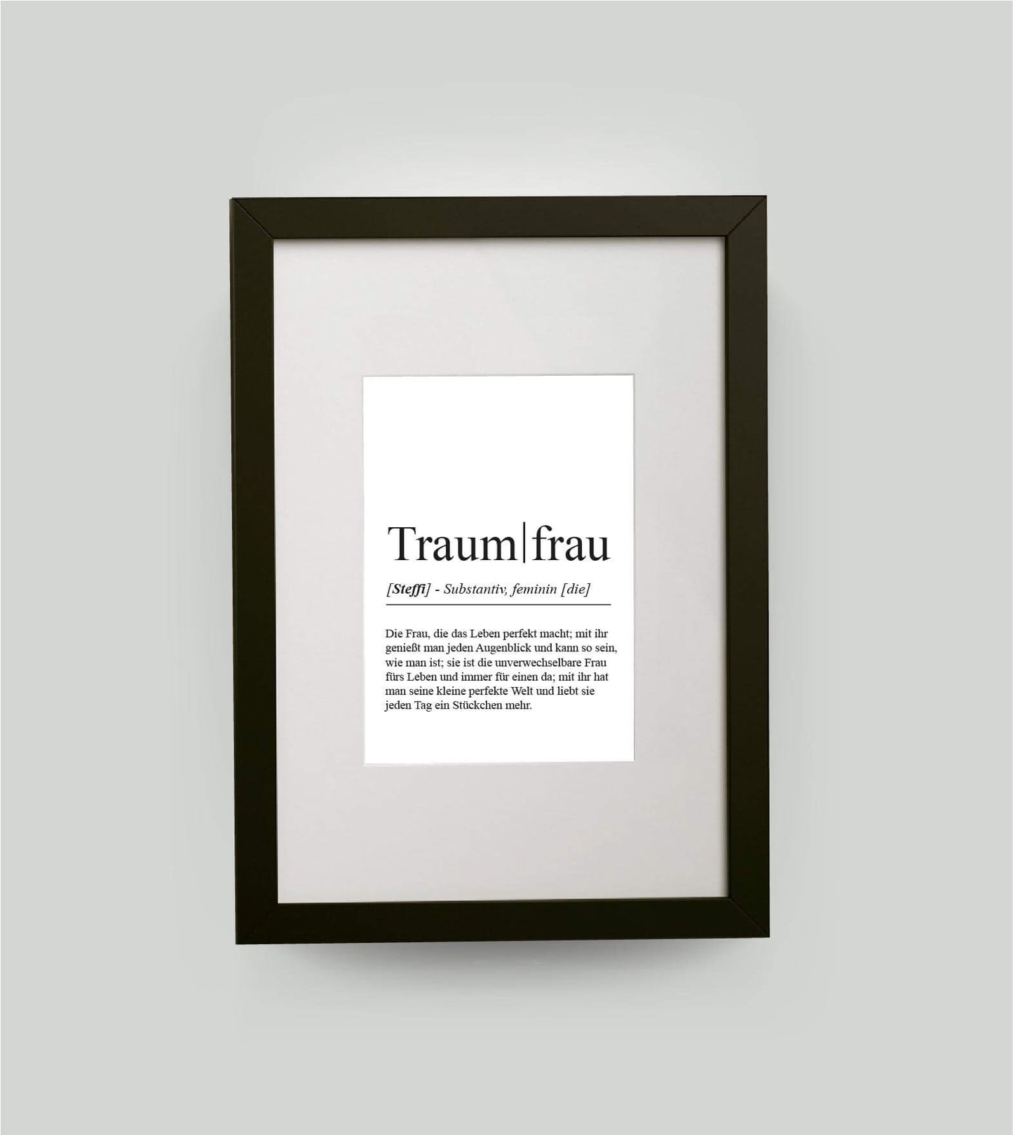 Personalisiertes Bild “Definition TRAUMFRAU”, Bildgröße: DIN A4, Bilderrahmen: Bilderrahmen schwarz mit Passepartout, , Copyright: 321geschenke.de