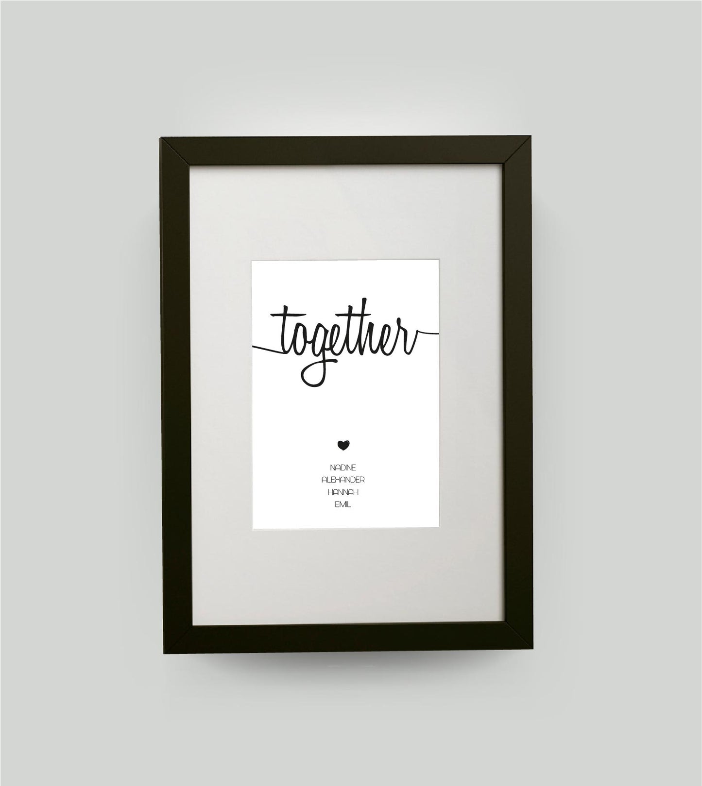 Personalisiertes Familienbild “TOGETHER”, Bildfarbe: Weiß, Bildgröße: DIN A4, Bilderrahmen: Bilderrahmen schwarz mit Passepartout, Copyright:321geschenke.de
