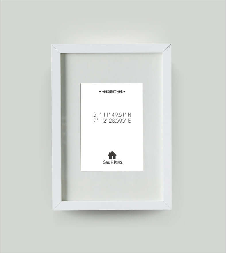 Personalisiertes Bild "HOME SWEET HOME HAUS" in weiß, 13x18cm, mit Rahmen weiß 21x30cm, mit Passepartout, Copyright:321geschenke.de