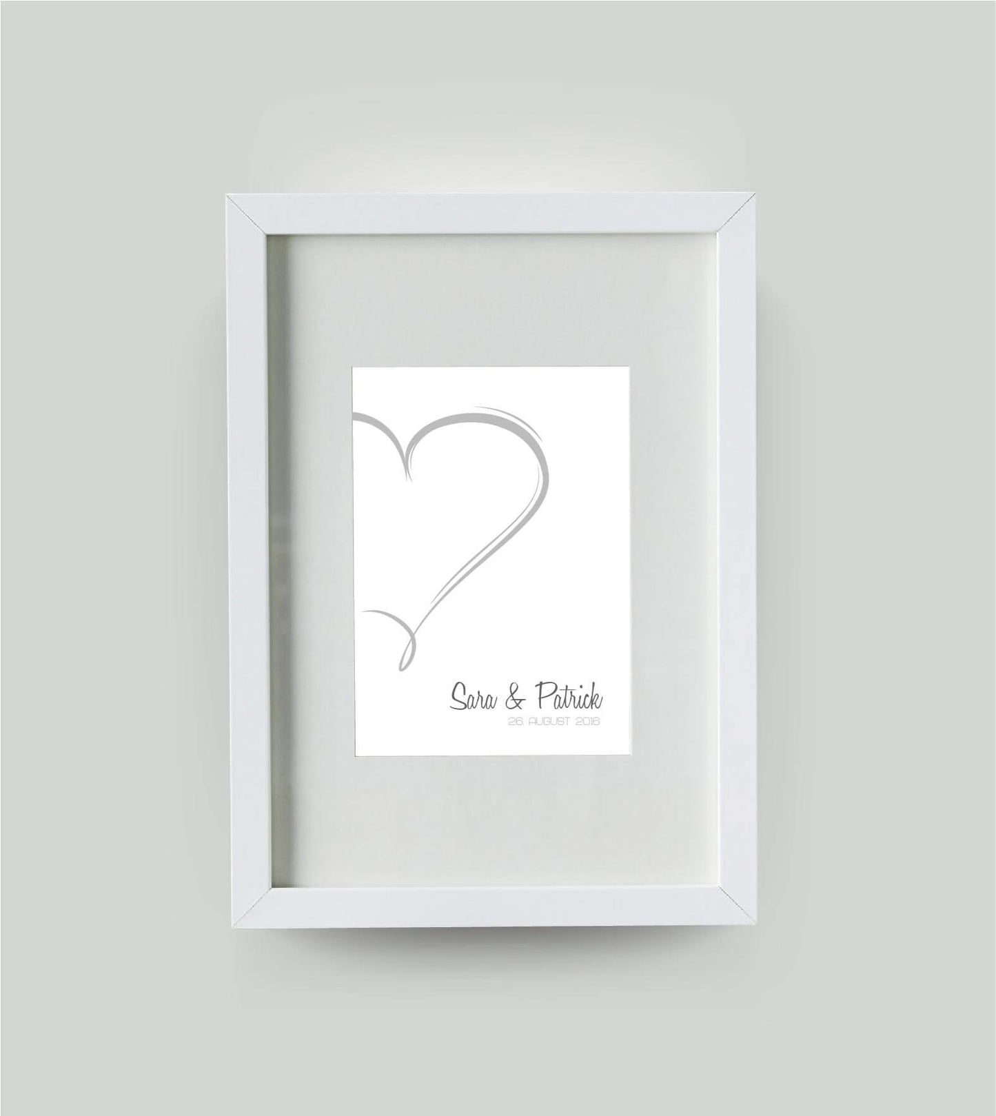 Personalisiertes Bild “Herz”, Bildfarbe: Weiß, Bildgröße: DIN A4, Bilderrahmen: Bilderrahmen weiß mit Passepartout, Copyright: 321geschenke.de