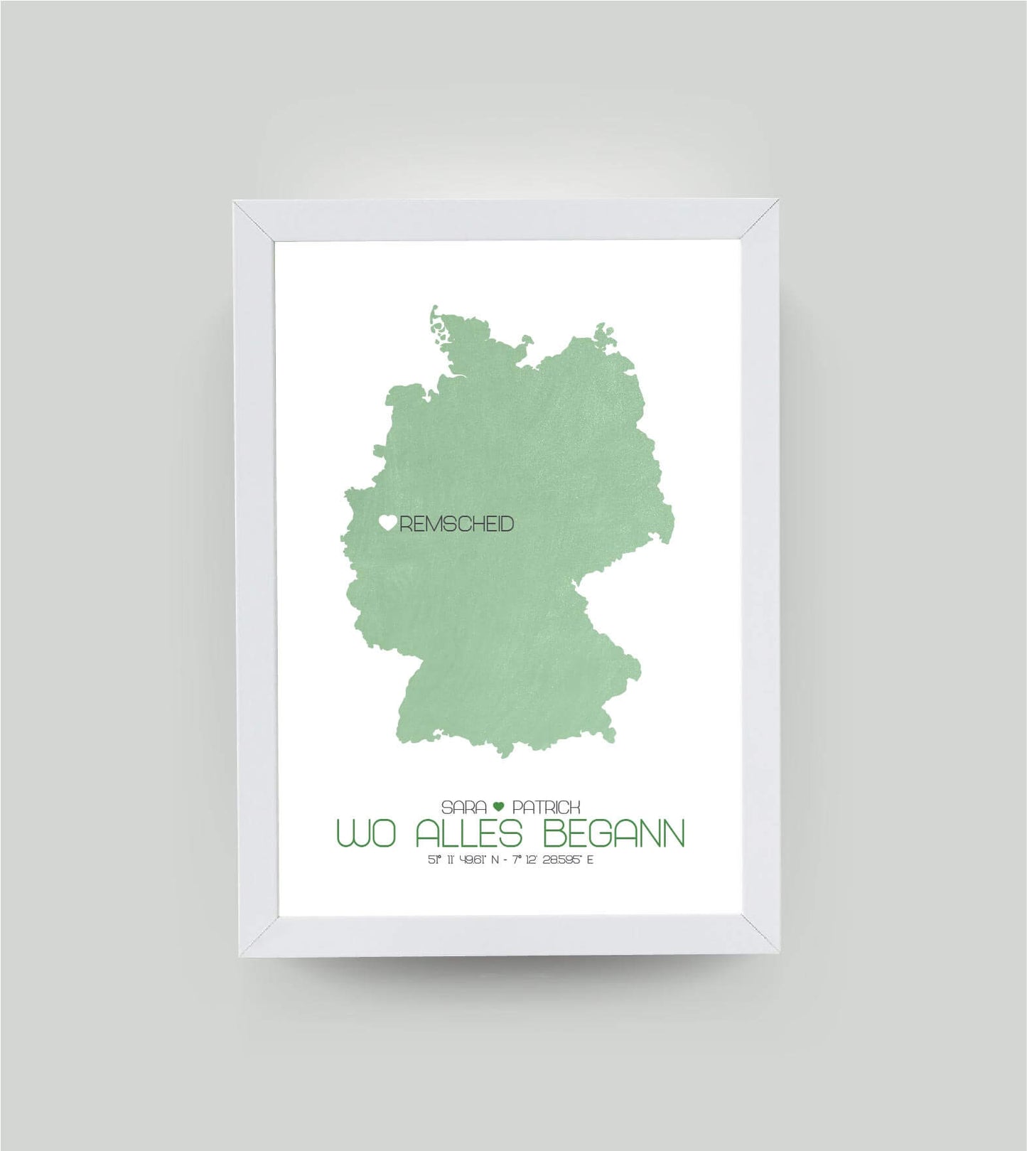 Personalisiertes Koordinaten Bild “Landkarte – Wo alles begann”, Bildfarbe: Grün, Bildgröße: 13x18cm, Bilderrahmen: Ohne Bilderrahmen, Copyright: 321geschenke.de