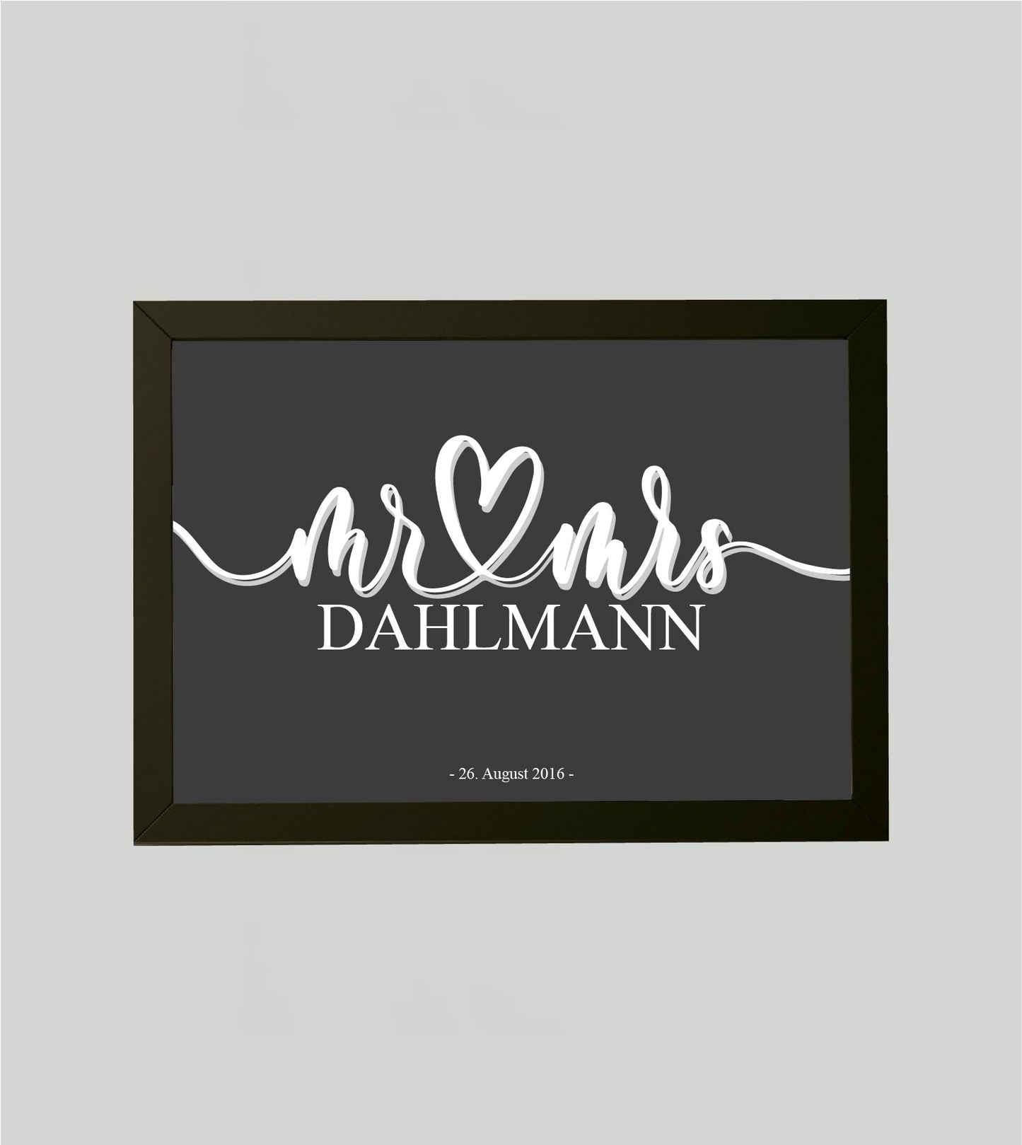 Personalisiertes Bild „Mr & Mrs”, Bildfarbe: Anthrazit/Schwarz, Grau, Weiß, Bildgröße: 13x18cm, DIN A4, DIN A3, Bilderrahmen: Ohne Bilderrahmen, Bilderrahmen weiß ohne Passepartout, Bilderrahmen schwarz ohne Passepartout, Bilderrahmen weiß mit Passepartout, Bilderrahmen schwarz mit Passepartout, Copyright:321geschenke.de