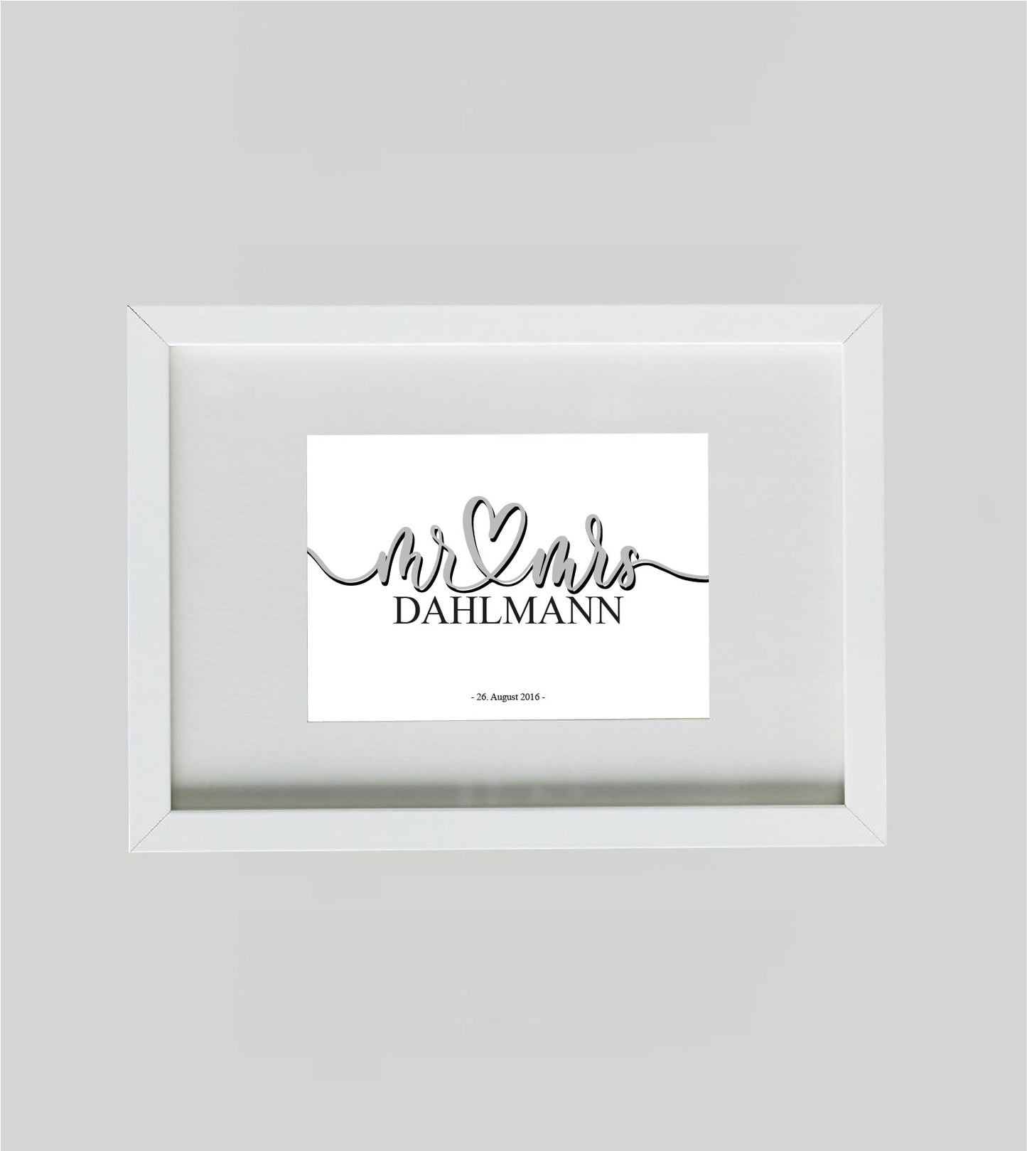 Personalisiertes Bild „Mr & Mrs”, Bildfarbe: Anthrazit/Schwarz, Grau, Weiß, Bildgröße: 13x18cm, DIN A4, DIN A3, Bilderrahmen: Ohne Bilderrahmen, Bilderrahmen weiß ohne Passepartout, Bilderrahmen schwarz ohne Passepartout, Bilderrahmen weiß mit Passepartout, Bilderrahmen schwarz mit Passepartout, Copyright:321geschenke.de