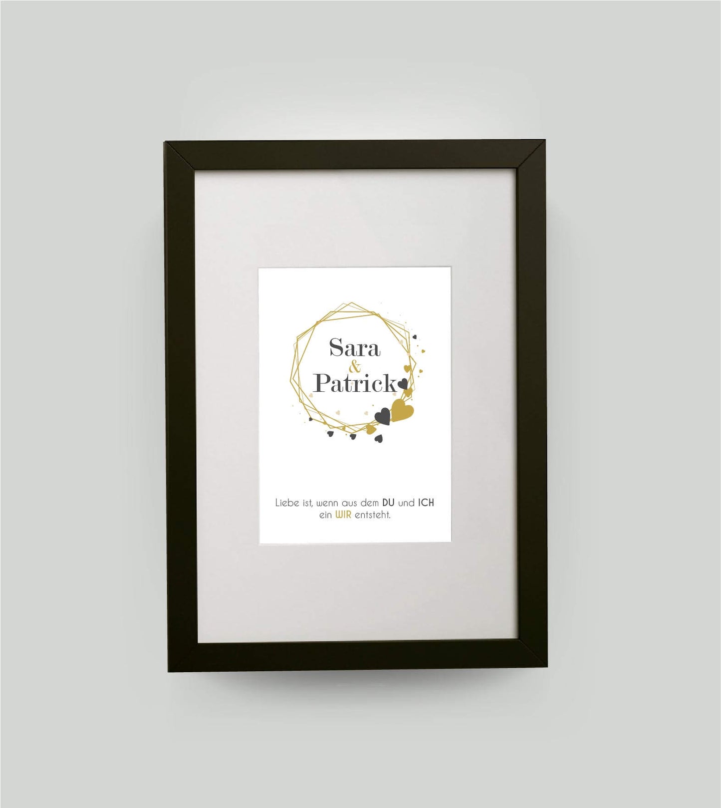 Personalisiertes Namensposter “DU und ICH”, Variante: Hochformt, Bildgröße: DIN A4, Bilderrahmen: Bilderrahmen schwarz mit Passepartout, Copyright: 321geschenke.de