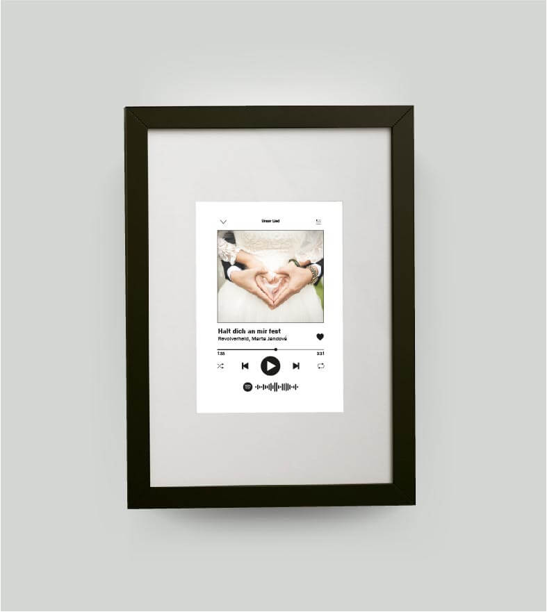 Personalisiertes Bild “Song” mit Foto, Bildfarbe: Weiß, Bildgröße: DIN A4, Bilderrahmen: Bilderrahmen schwarz mit Passepartout,Copyright: 321geschenke.de