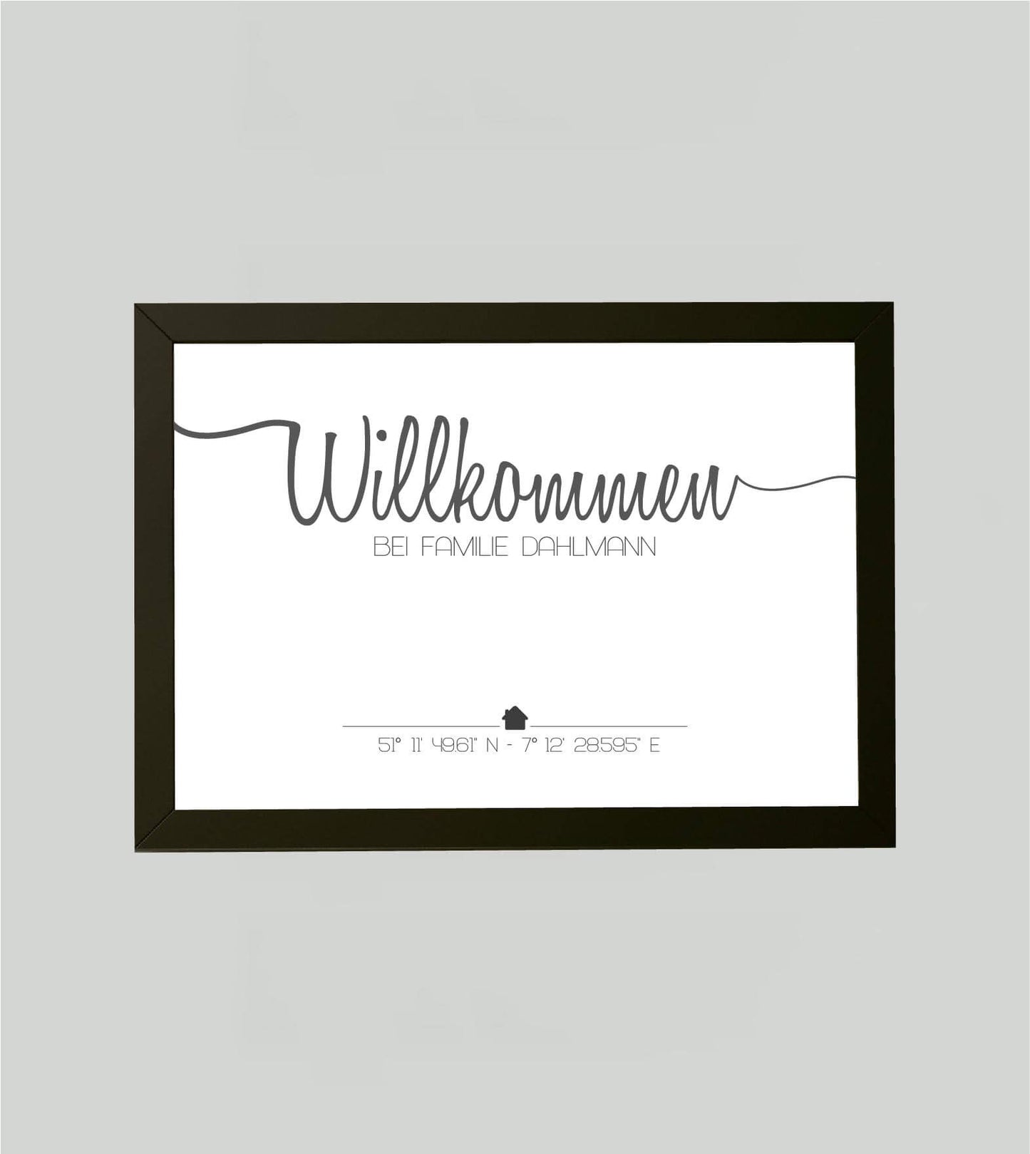 Personalisiertes Bild “WILLKOMMEN”, Bildfarbe: Weiß, Bildgröße: 13x18cm, Bilderrahmen: Bilderrahmen schwarz ohne Passepartout,Copyright: 321geschenke.de