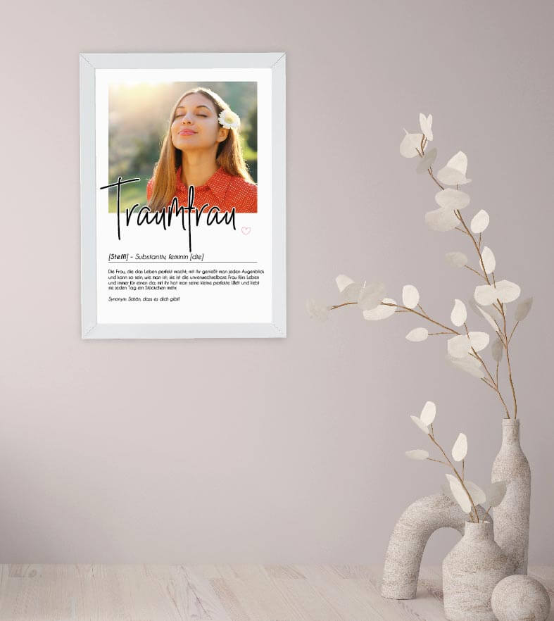 Anwendungsbild_Personalisiertes Foto-Poster "Traumfrau" mit Definition, Bildgröße: 13x18cm, DIN A4, DIN A3, Bilderrahmen: Ohne Bilderrahmen, Bilderrahmen weiß, Bilderrahmen schwarz, Bilderrahmen weiß mit Passepartout, Bilderrahmen schwarz mit Passepartout