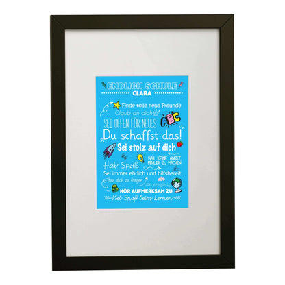 Personalisiertes Poster "Endlich Schule" Motivationssprüche, Bildfarbe: Blau, Bildgröße: DIN A4, Bilderrahmen: Bilderrahmen schwarz mit Passepartout, Copyright: 321geschenke.de