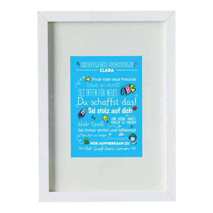 Personalisiertes Poster "Endlich Schule" Motivationssprüche, Bildfarbe: Blau, Bildgröße: DIN A4, Bilderrahmen: Bilderrahmen weiß mit Passepartout, Copyright: 321geschenke.de