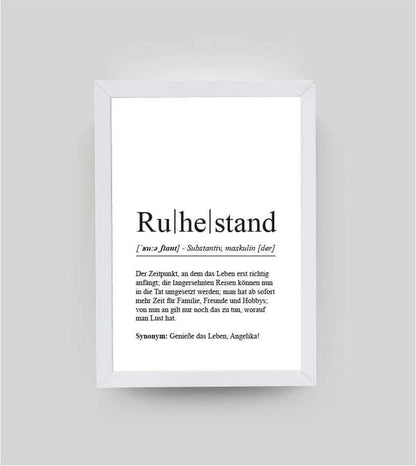 Personalisiertes Bild “Definition RUHESTAND”, DIN A4, mit Rahmen weiß 21x30cm, ohne Passepartout, Copyright: 321geschenke.de