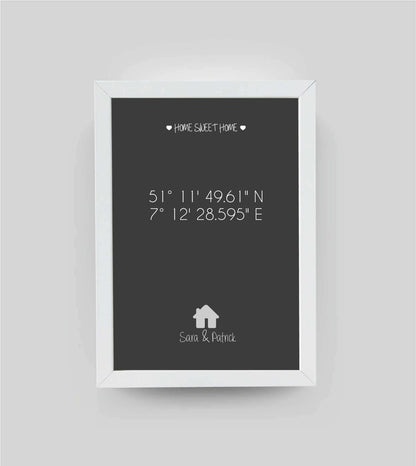 Personalisiertes Bild "HOME SWEET HOME HAUS" in schwarz/anthrazit, DIN A4, mit Rahmen weiß 21x30cm, ohne Passepartout, Copyright: 321geschenke.de
