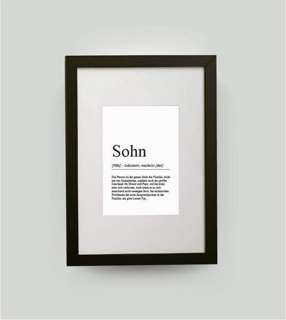 Personalisiertes Bild “Definition SOHN”, DIN 13x18cm, mit Rahmen schwarz 21x30cm, ohne Passepartout, Copyright: 321geschenke.de
