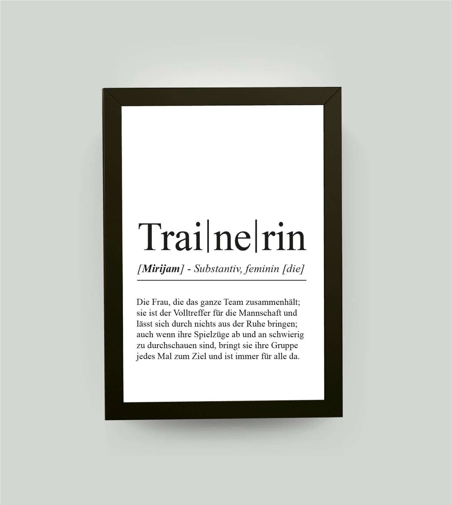 Personalisiertes Bild “Definition TRAINERIN”, DIN A4, mit Rahmen schwarz 21x30cm, ohne Passepartout, Copyright: 321geschenke.de