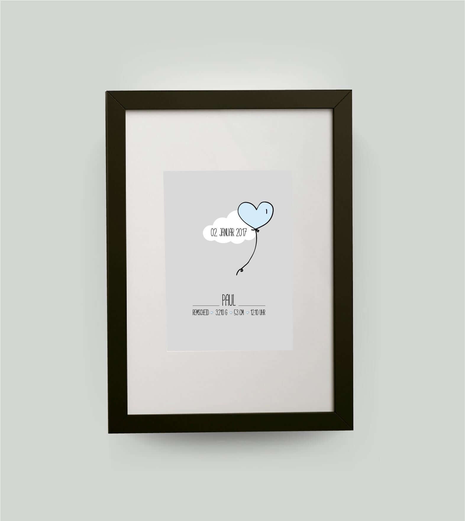 Personalisiertes Bild “Geburtsposter” Wolke mit Herzballon, Bildfarbe: Blau, Bildgröße: DIN A3, Bilderrahmen: Bilderrahmen schwarz mit Passepartout, Copyright: 321geschenke.de