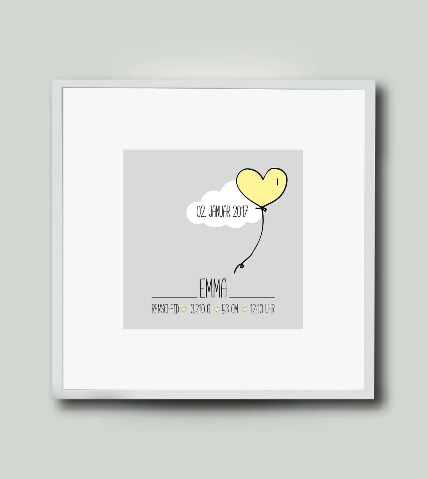 Personalisiertes Bild “Geburtsposter” Wolke mit Herzballon, Bildfarbe: Gelb, Bildgröße: 25x25cm, Bilderrahmen: Bilderrahmen weiß mit Passepartout, Copyright: 321geschenke.de