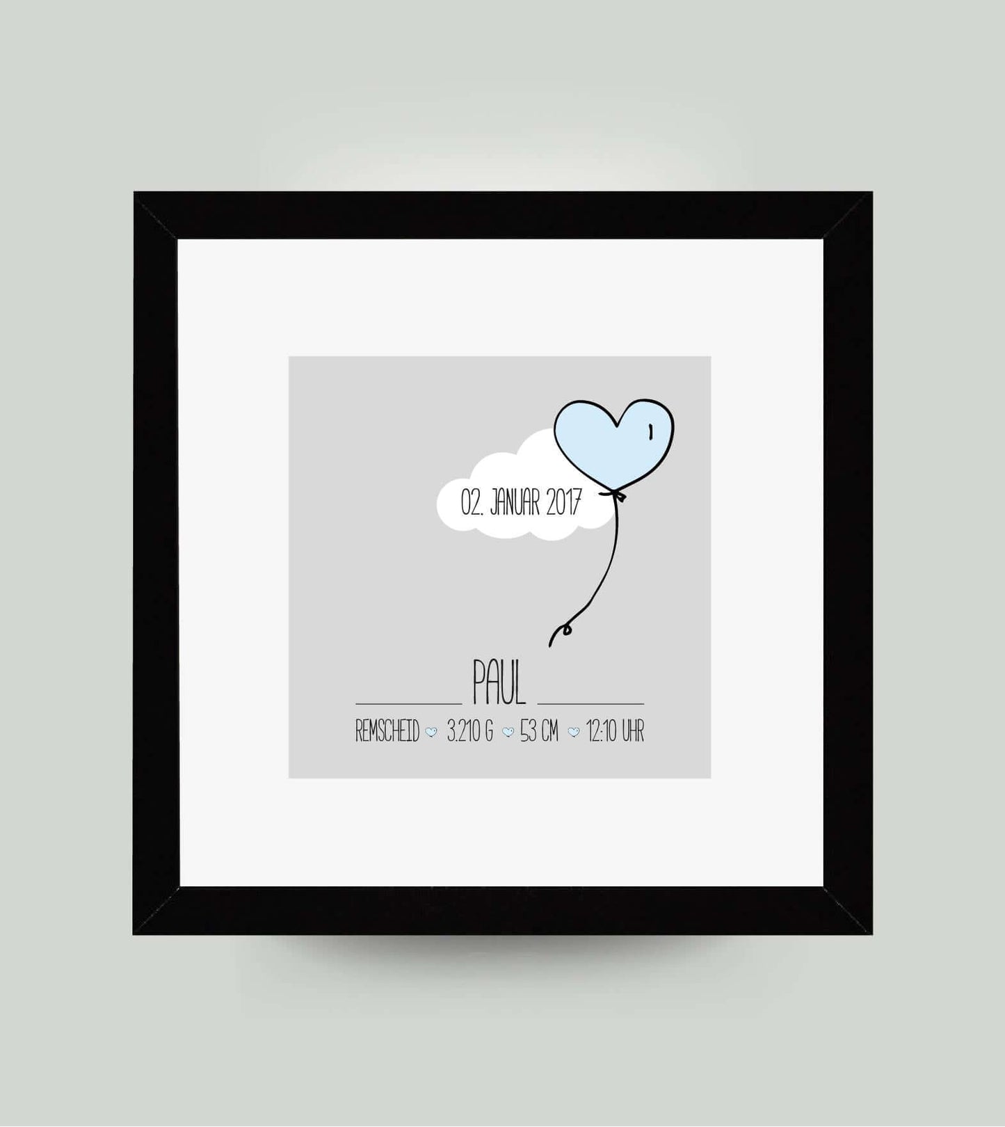 Personalisiertes Bild “Geburtsposter” Wolke mit Herzballon, Bildfarbe: Blau, Bildgröße: 25x25cm, Bilderrahmen: Bilderrahmen schwarz mit Passepartout, Copyright: 321geschenke.de
