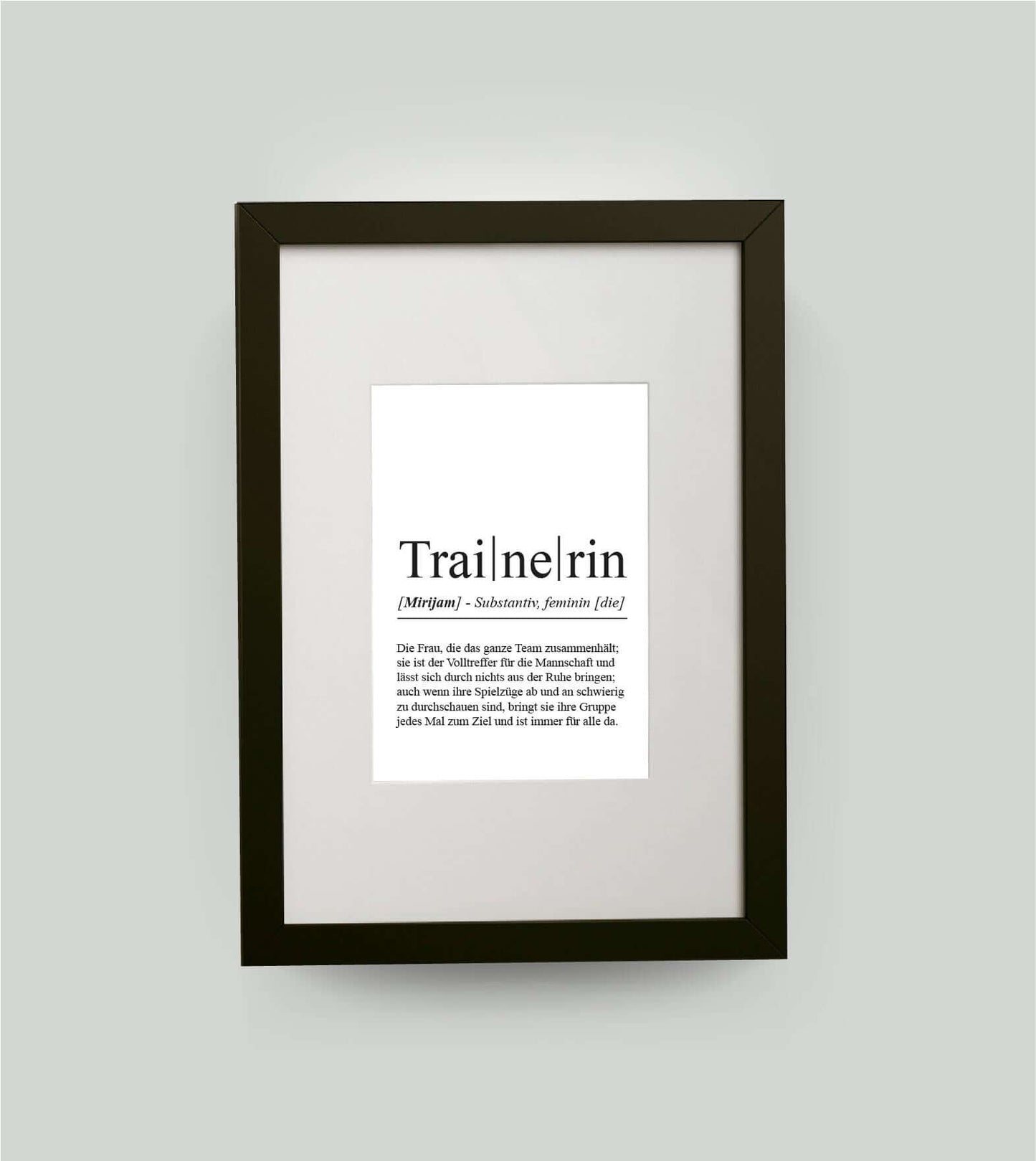 Personalisiertes Bild “Definition TRAINERIN”, DIN 13x18cm, mit Rahmen schwarz 21x30cm, ohne Passepartout