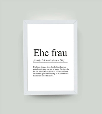 Personalisiertes Bild “Definition EHEFRAU”, DIN A4, mit Rahmen weiß 21x30cm, ohne Passepartout, Copyright: 321geschenke.de