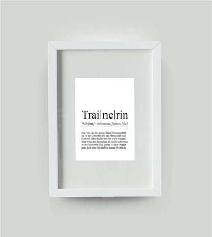 Personalisiertes Bild “Definition TRAINERIN”, DIN 13x18cm, mit Rahmen weiß 21x30cm, ohne Passepartout, Copyright: 321geschenke.de