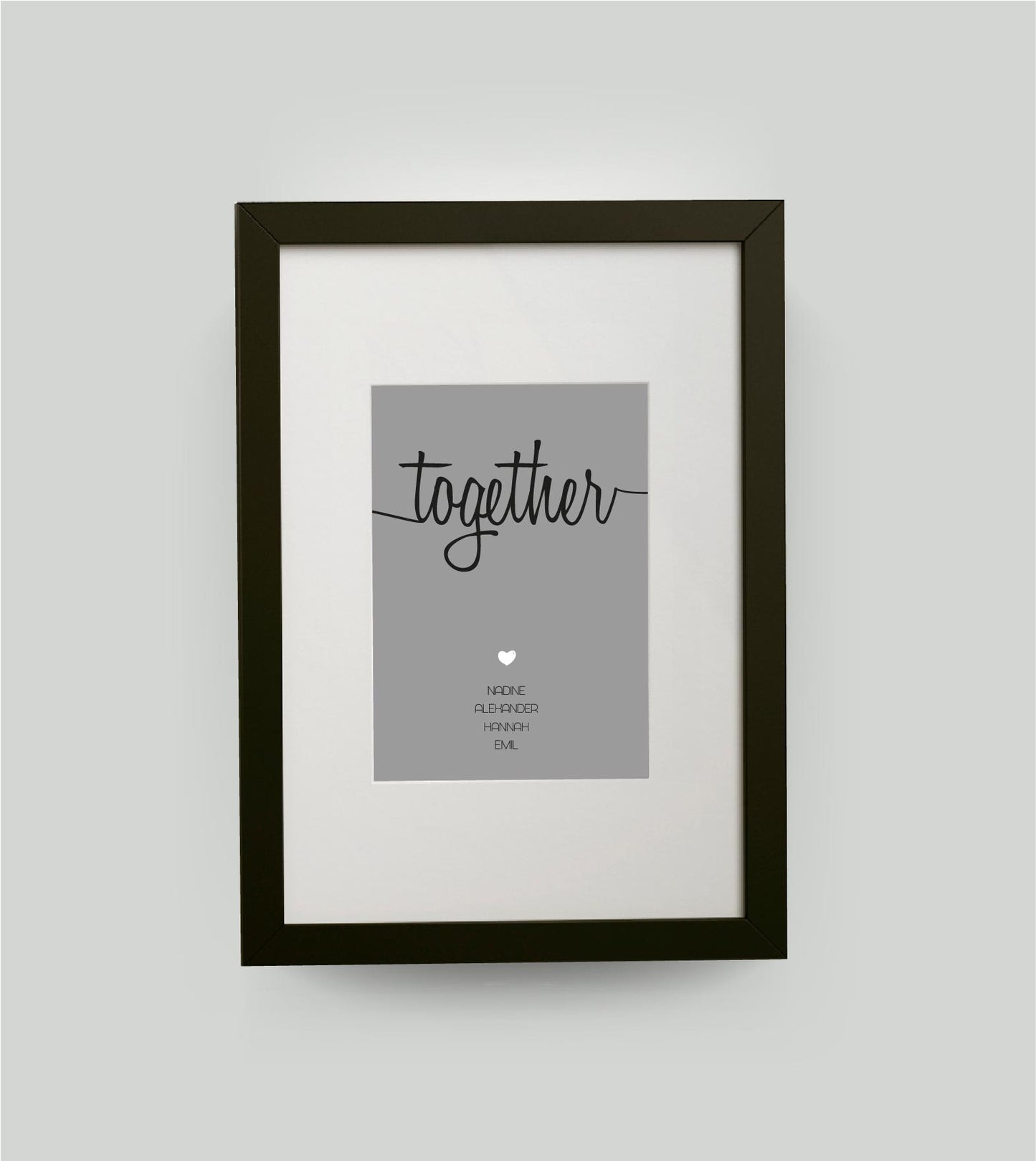 Personalisiertes Familienbild “TOGETHER”, Bildfarbe: Grau, Bildgröße: DIN A4, Bilderrahmen: Bilderrahmen schwarz mit Passepartout, Copyright:321geschenke.de