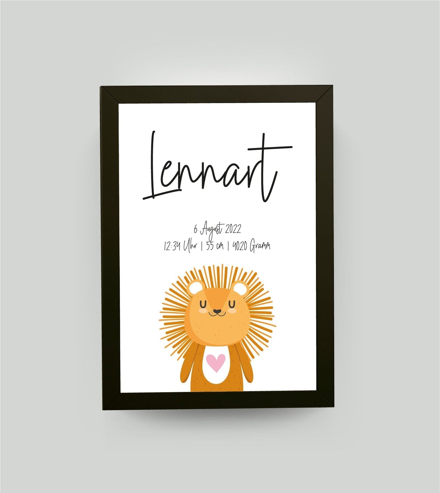 Personalisiertes Geburtsposter “LÖWE mit Herz”, Motiv: Löwe, Bildgröße: 13x18cm, Bilderrahmen: Bilderrahmen schwarz ohne Passepartout, Copyright: 321geschenke.de Sonderanfertigung: Unsere Bilder nach euren Wünschen verändert.