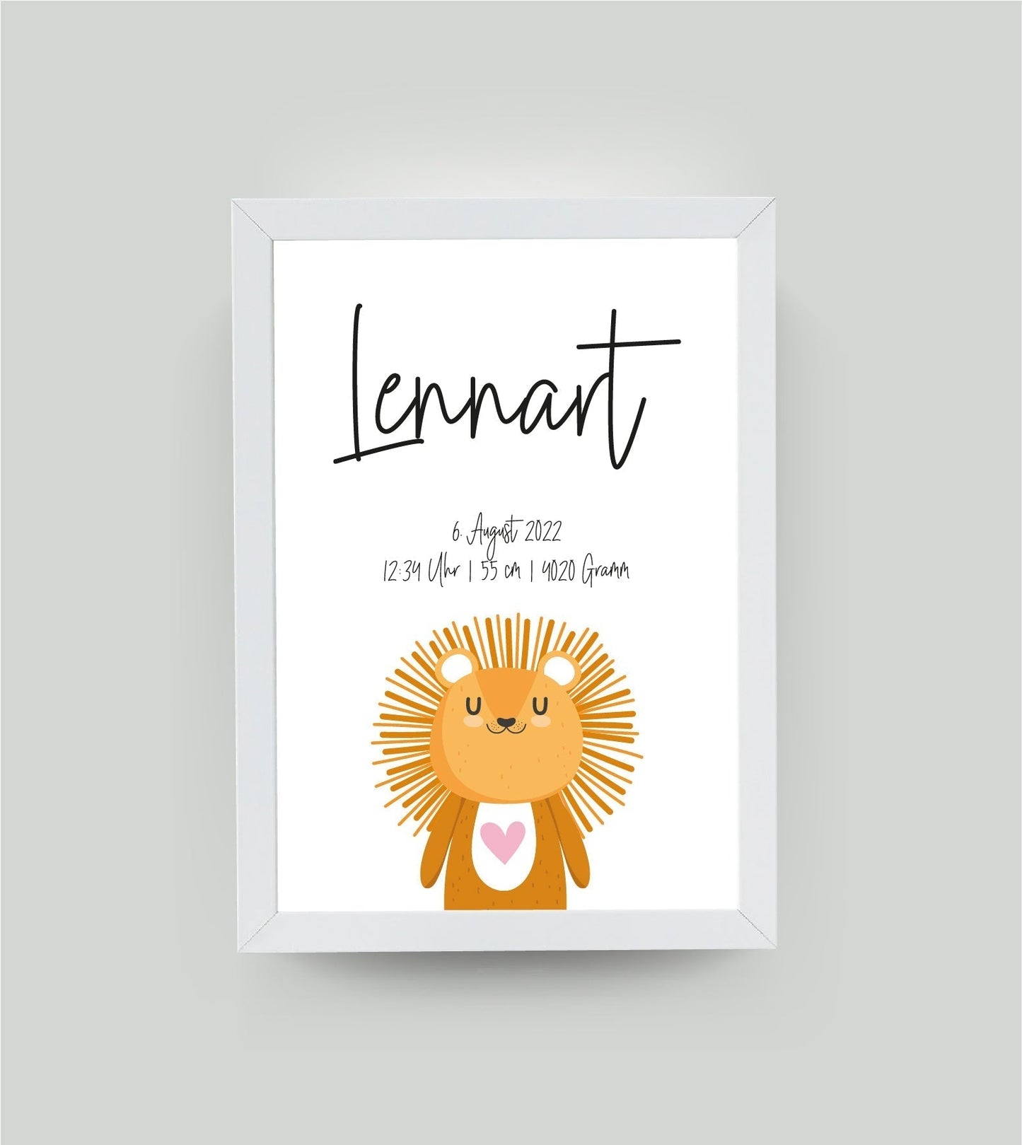 Personalisiertes Geburtsposter “LÖWE mit Herz”, Motiv: Löwe, Bildgröße: 13x18cm, Bilderrahmen: Bilderrahmen weiß ohne Passepartout, Copyright: 321geschenke.de Sonderanfertigung: Unsere Bilder nach euren Wünschen verändert.