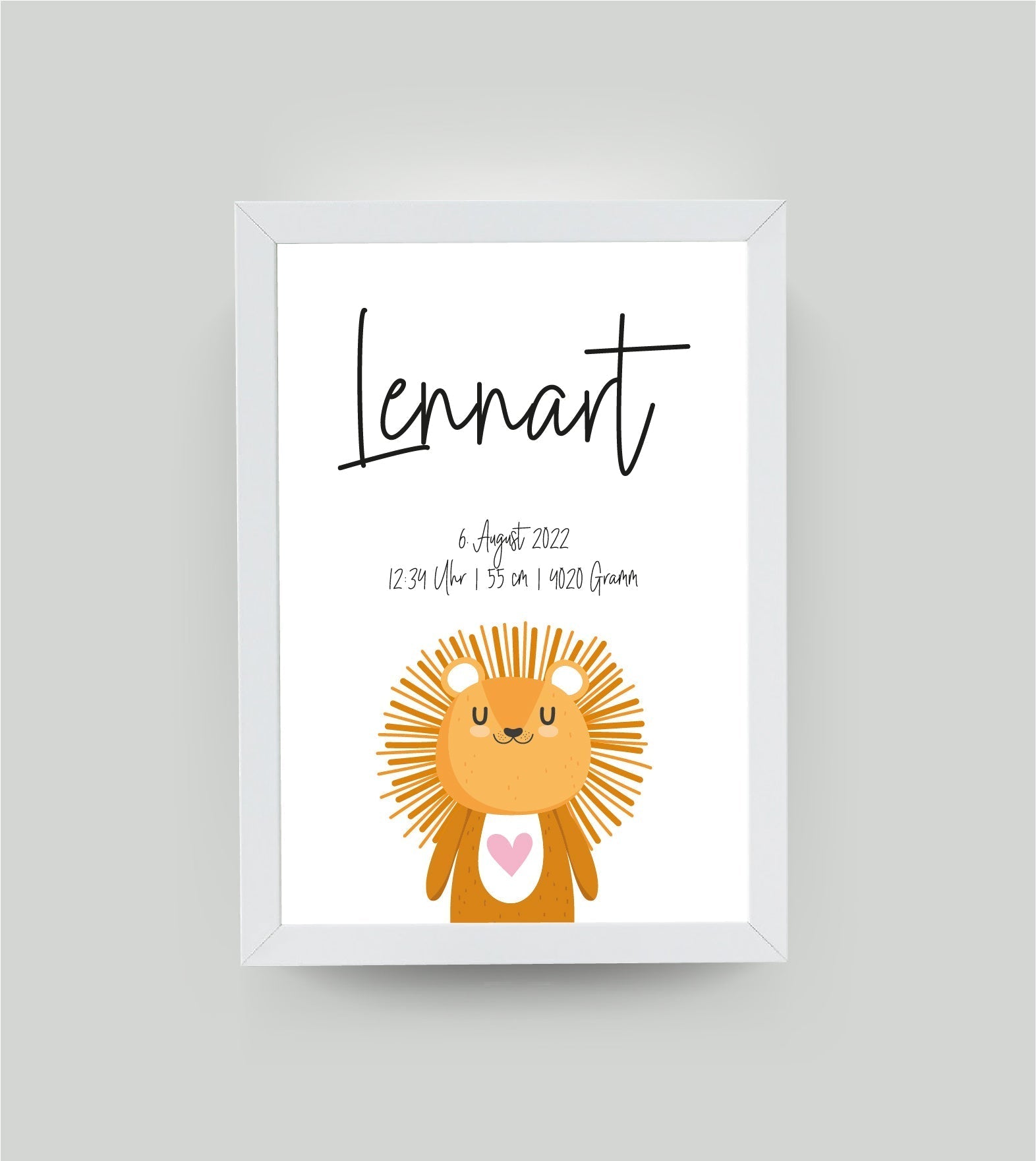 Personalisiertes Geburtsposter “LÖWE mit Herz”, Motiv: Löwe, Bildgröße: 13x18cm, Bilderrahmen: Bilderrahmen weiß ohne Passepartout, Copyright: 321geschenke.de Sonderanfertigung: Unsere Bilder nach euren Wünschen verändert.
