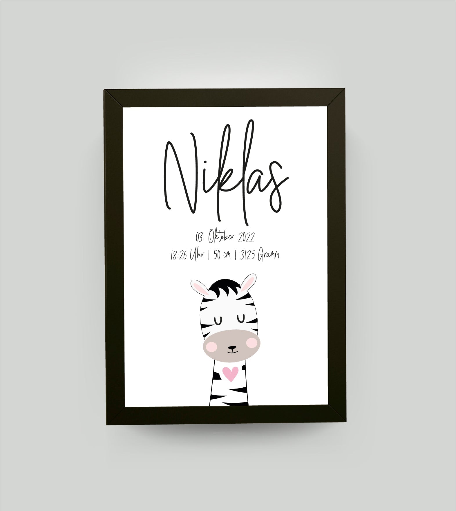 Personalisiertes Geburtsposter “ZEBRA mit Herz”, Motiv: Zebra, Bildgröße: 13x18cm, Bilderrahmen: Bilderrahmen schwarz ohne Passepartout, Copyright: 321geschenke.de Sonderanfertigung: Unsere Bilder nach euren Wünschen verändert.