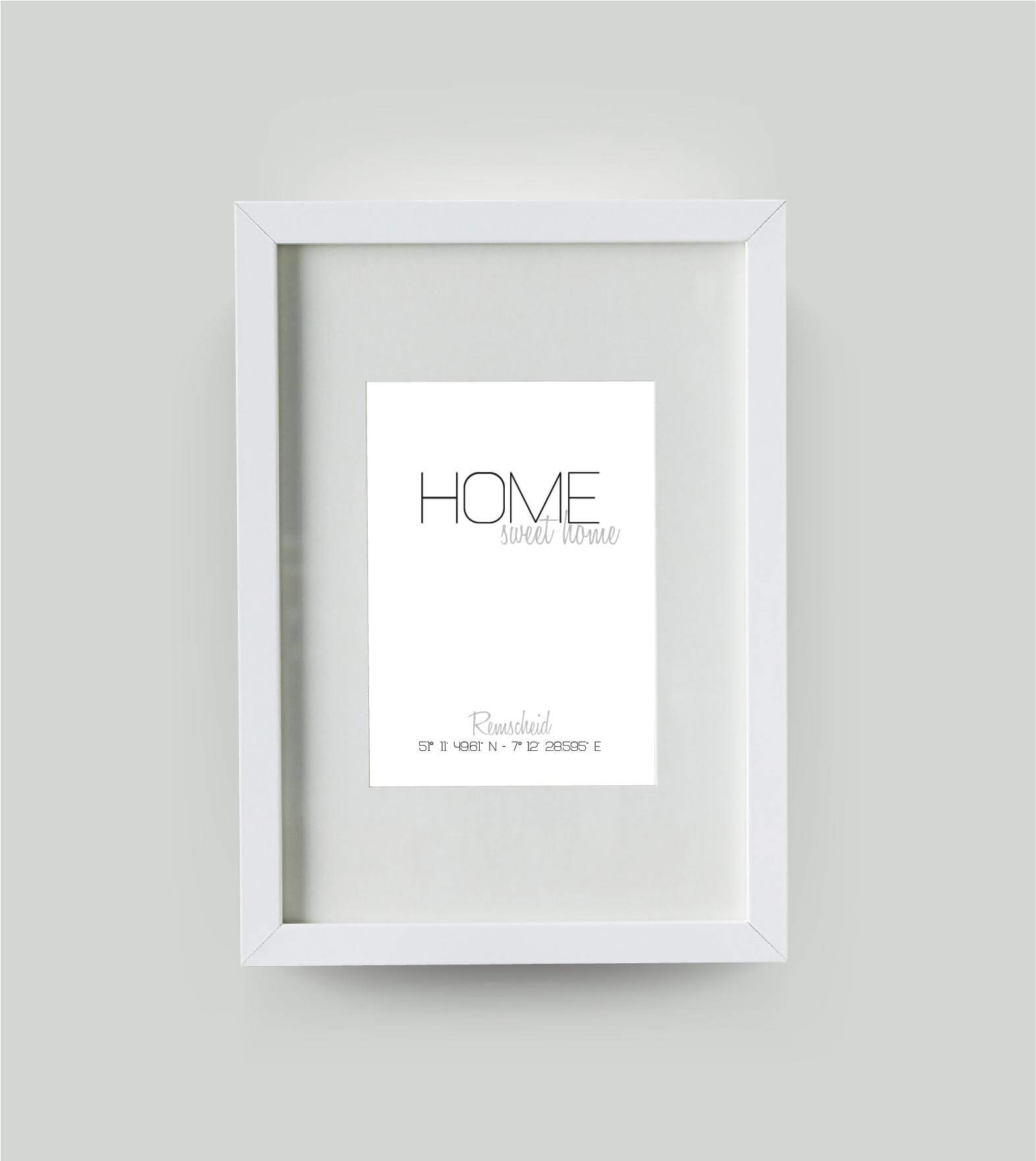 Personalisiertes Koordinatenbild “HOME sweet home”, Bildfarbe: Weiß, Bildgröße: DIN A4, Bilderrahmen: Bilderrahmen weiß mit Passepartout, Copyright: 321geschenke.de